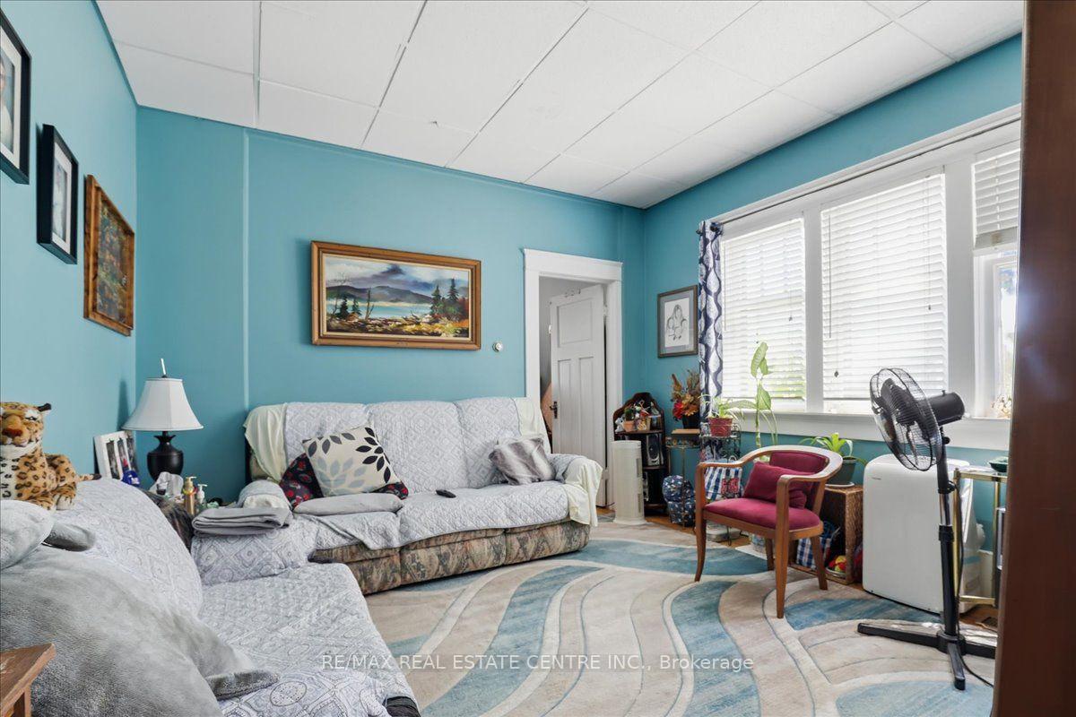 Photo 14 of 744 Queen Street S, Kitchener, Victoria Park — HOMEH
