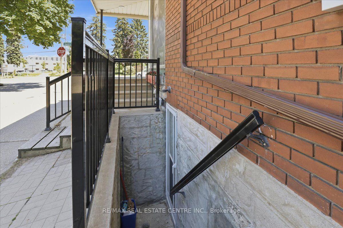 Photo 25 of 744 Queen Street S, Kitchener, Victoria Park — HOMEH