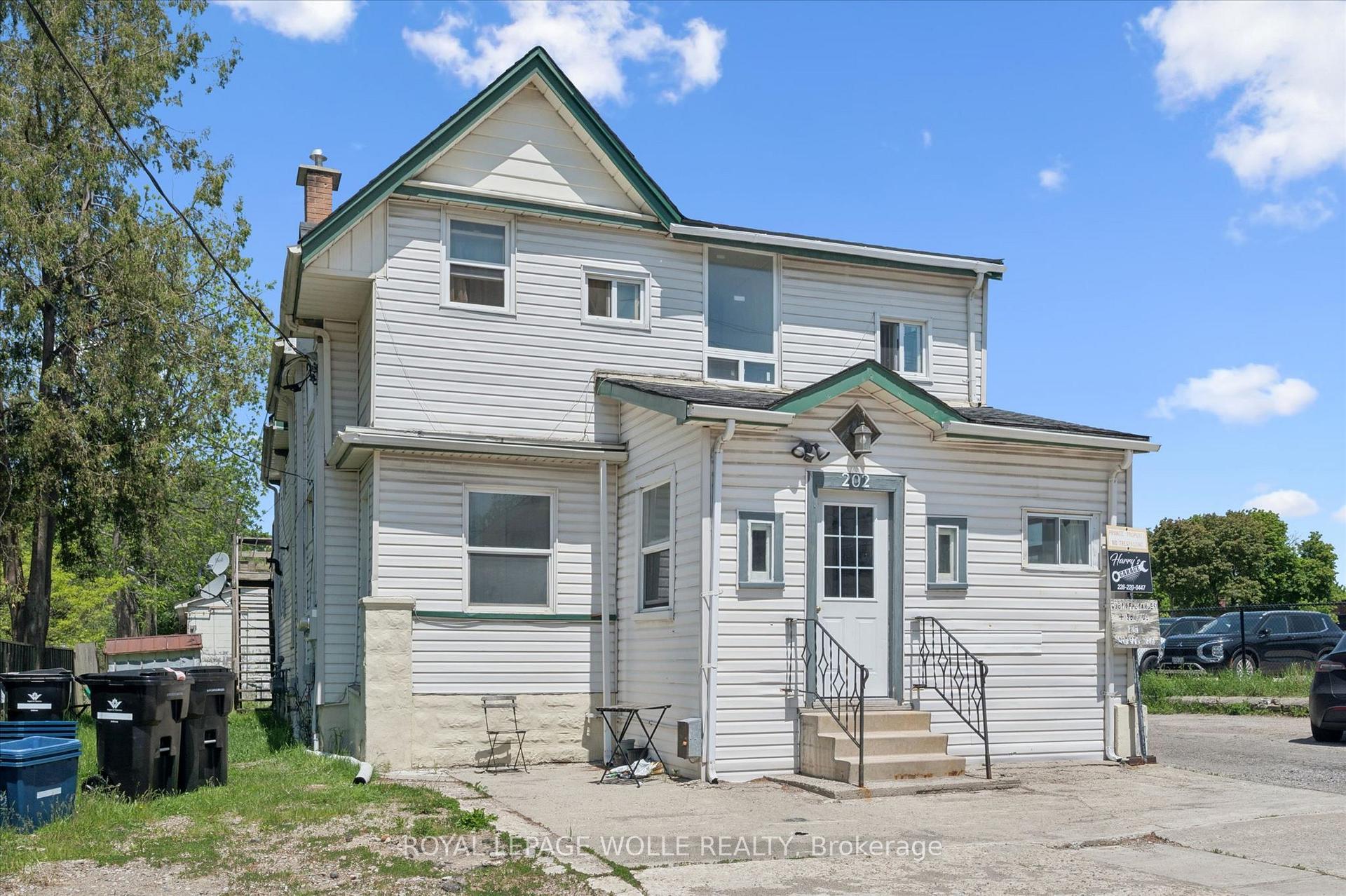 Photo 3 of 202 Breithaupt Street, Kitchener, Civic Centre — HOMEH