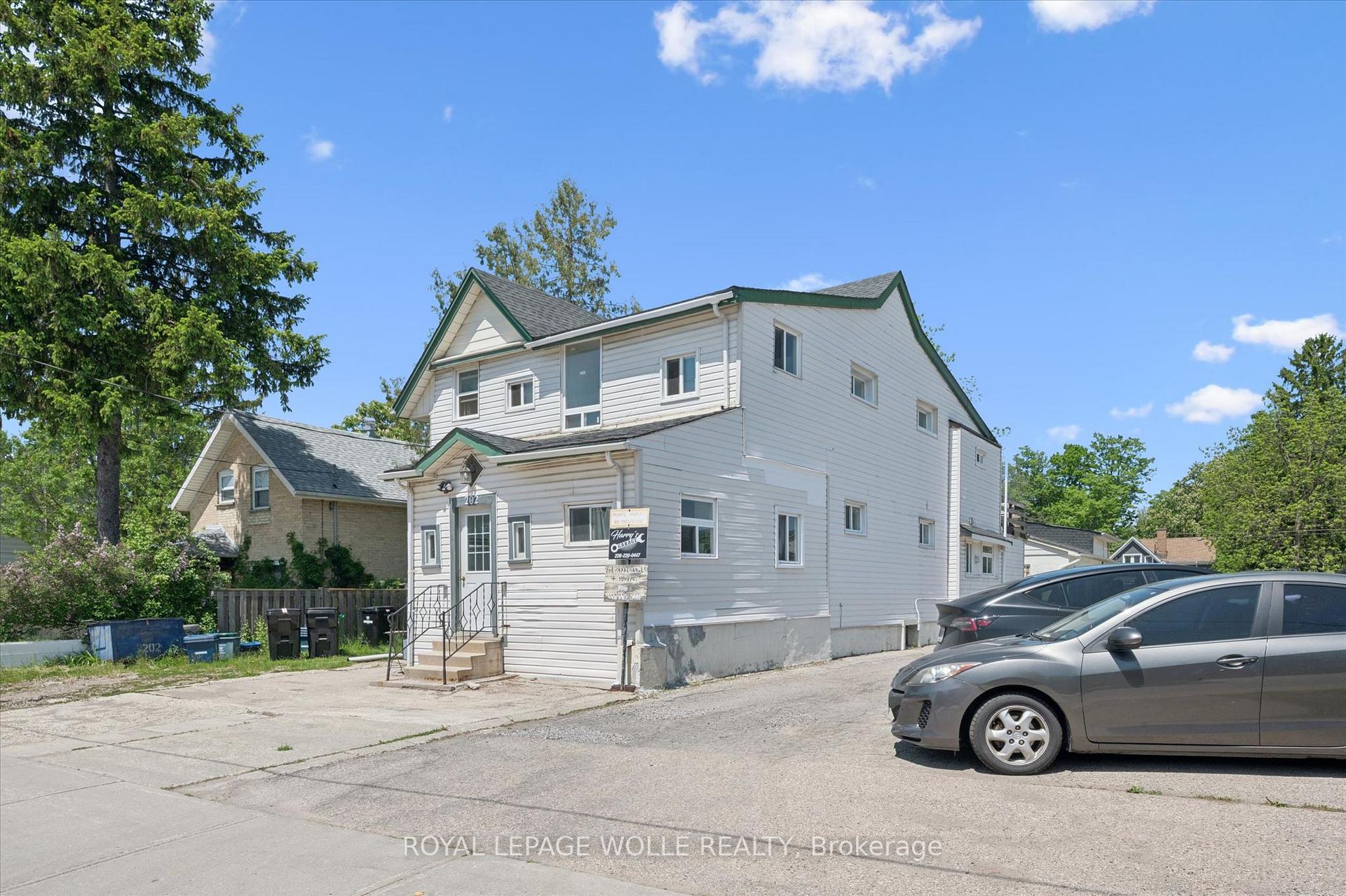 Photo 4 of 202 Breithaupt Street, Kitchener, Civic Centre — HOMEH