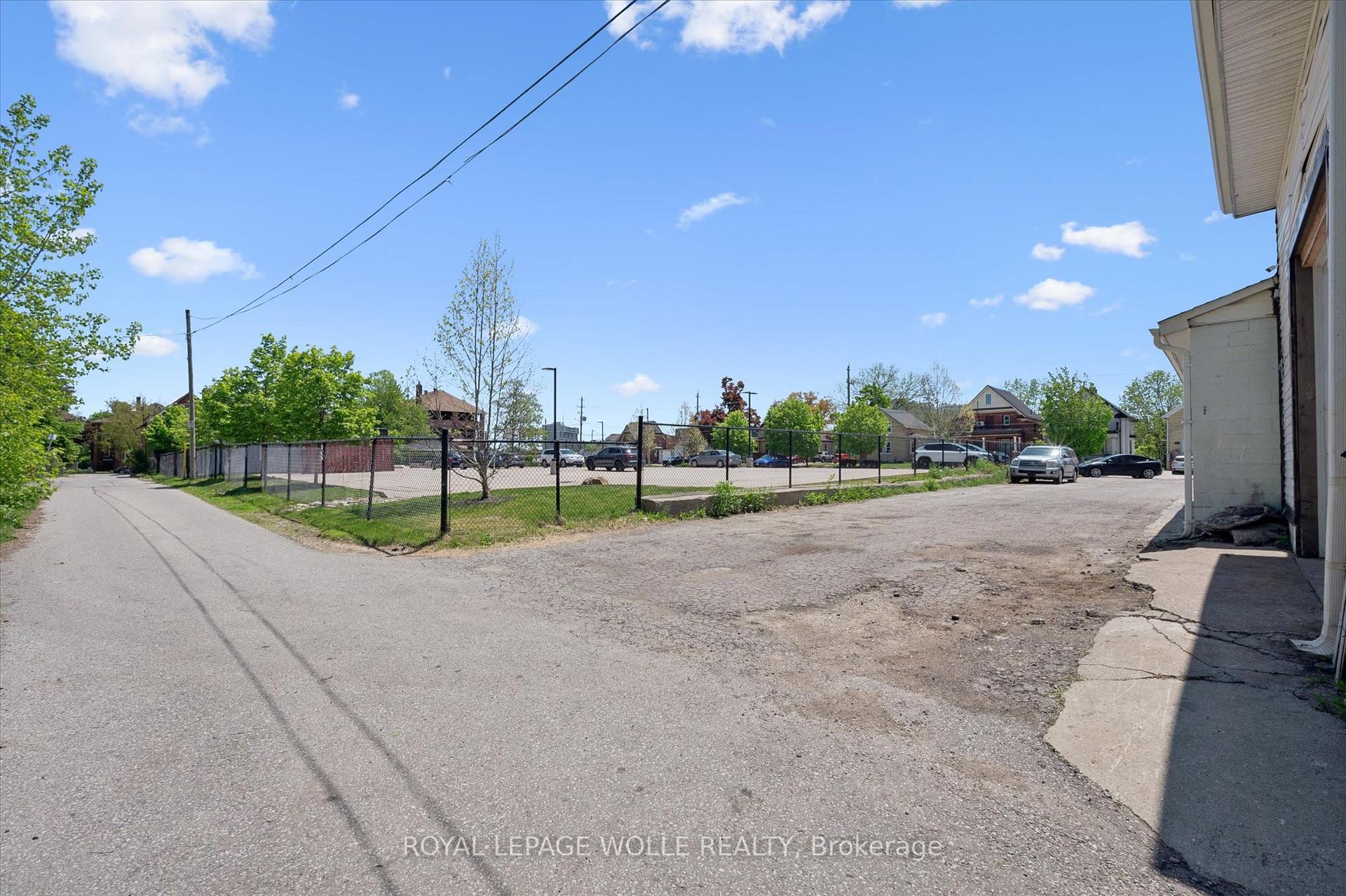 Photo 11 of 202 Breithaupt Street, Kitchener, Civic Centre — HOMEH