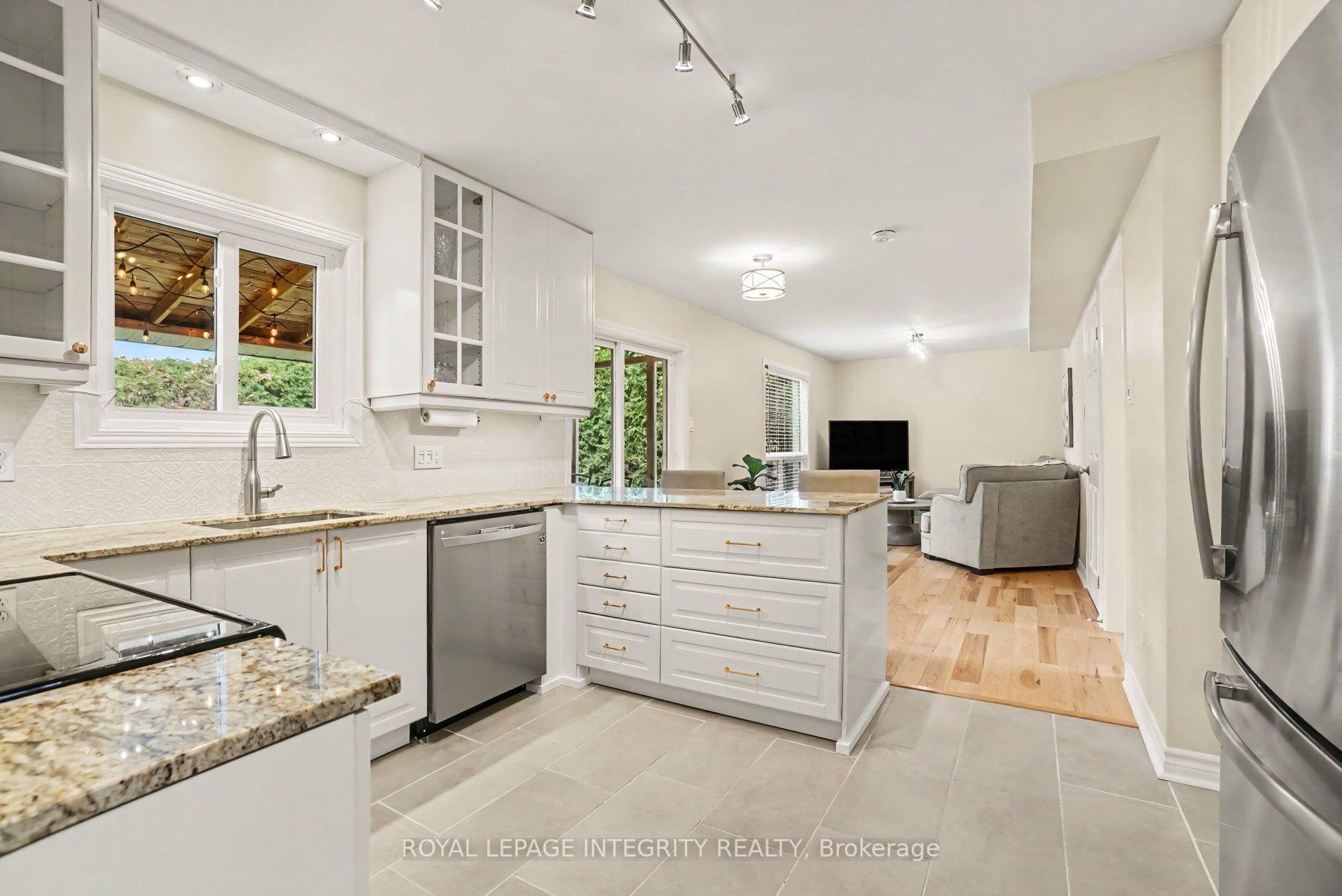 Photo 10 of 26 Randall James Drive, Ottawa, Stittsville (Central) — HOMEH