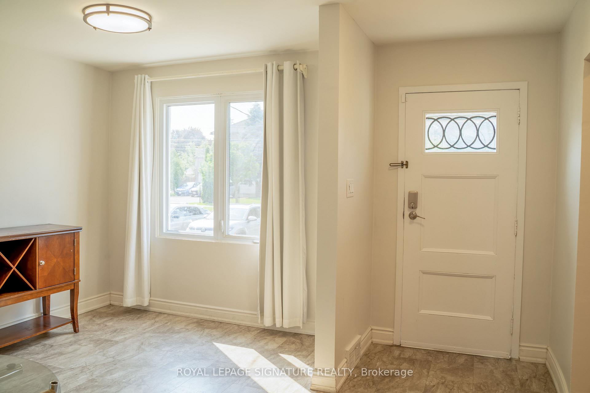 Photo 3 of 42 Kingsview Boulevard, Etobicoke, Kingsview Village-The Westway — HOMEH