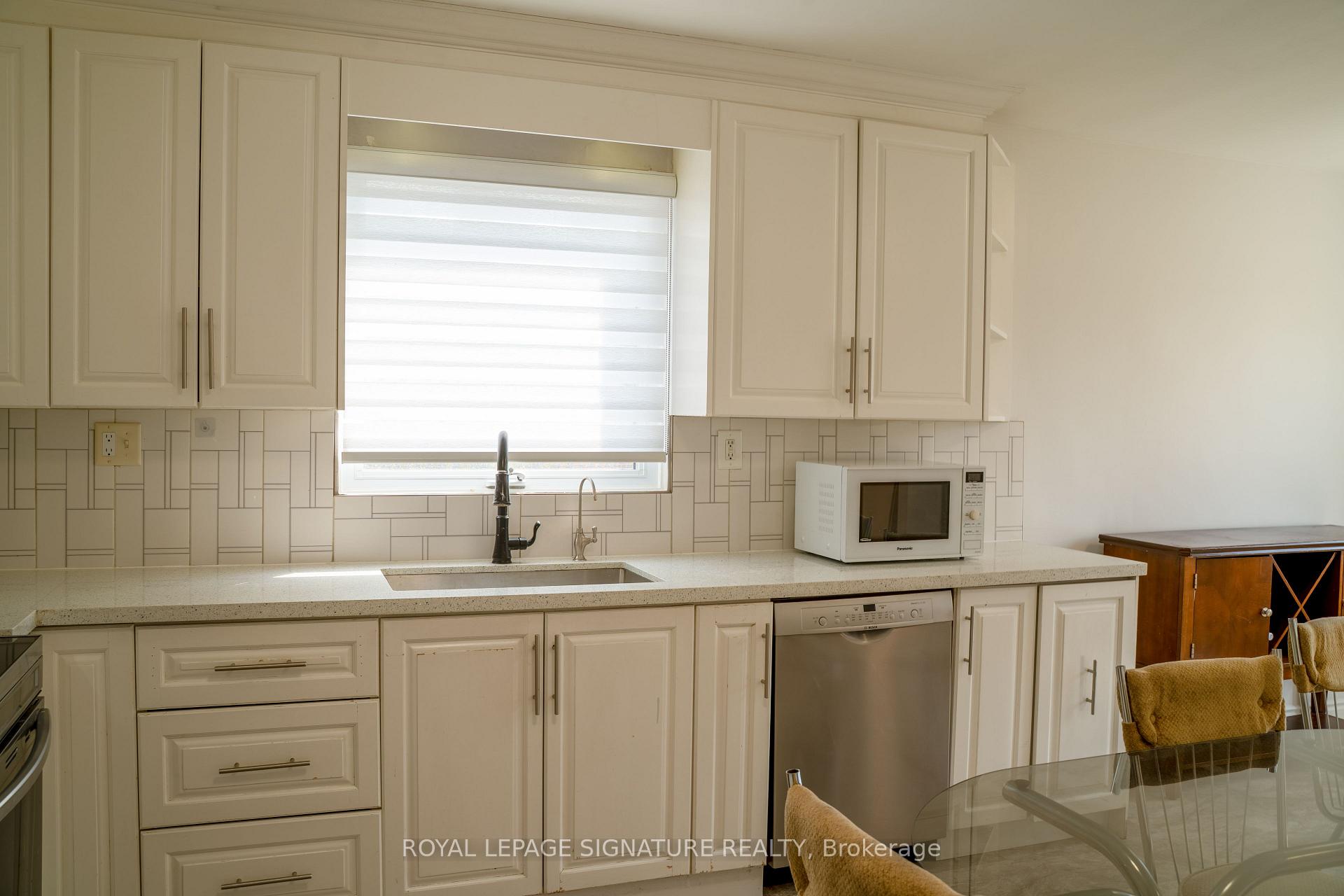 Photo 6 of 42 Kingsview Boulevard, Etobicoke, Kingsview Village-The Westway — HOMEH