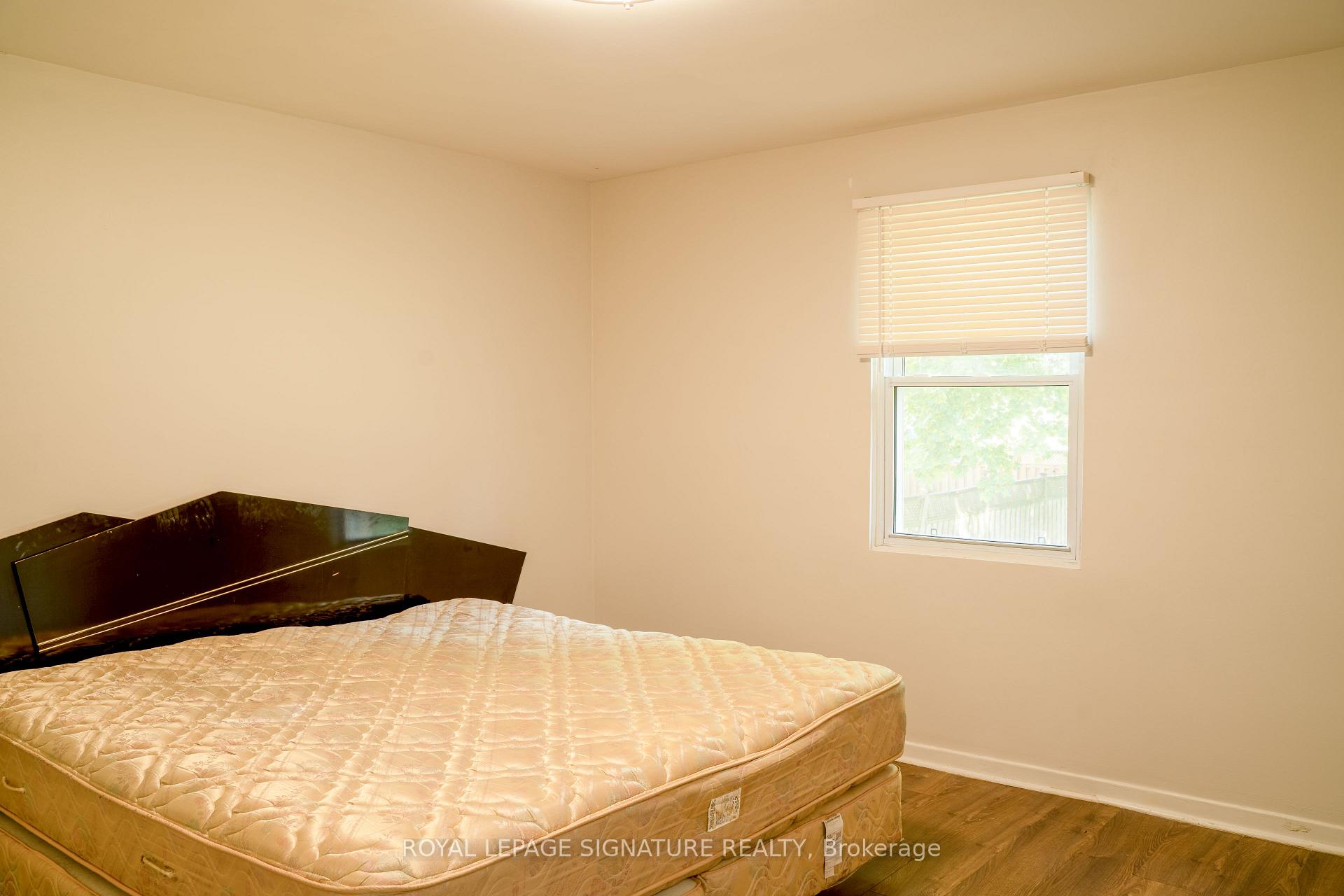 Photo 9 of 42 Kingsview Boulevard, Etobicoke, Kingsview Village-The Westway — HOMEH