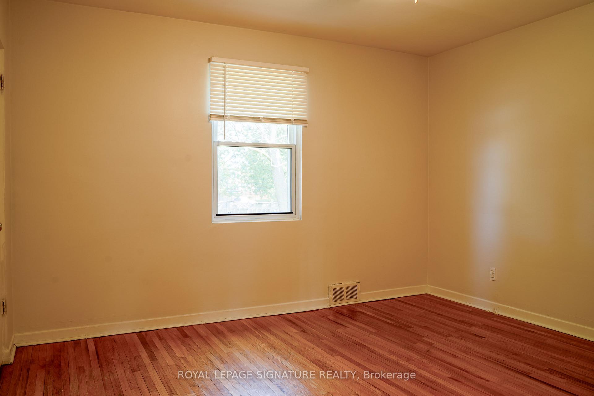 Photo 10 of 42 Kingsview Boulevard, Etobicoke, Kingsview Village-The Westway — HOMEH