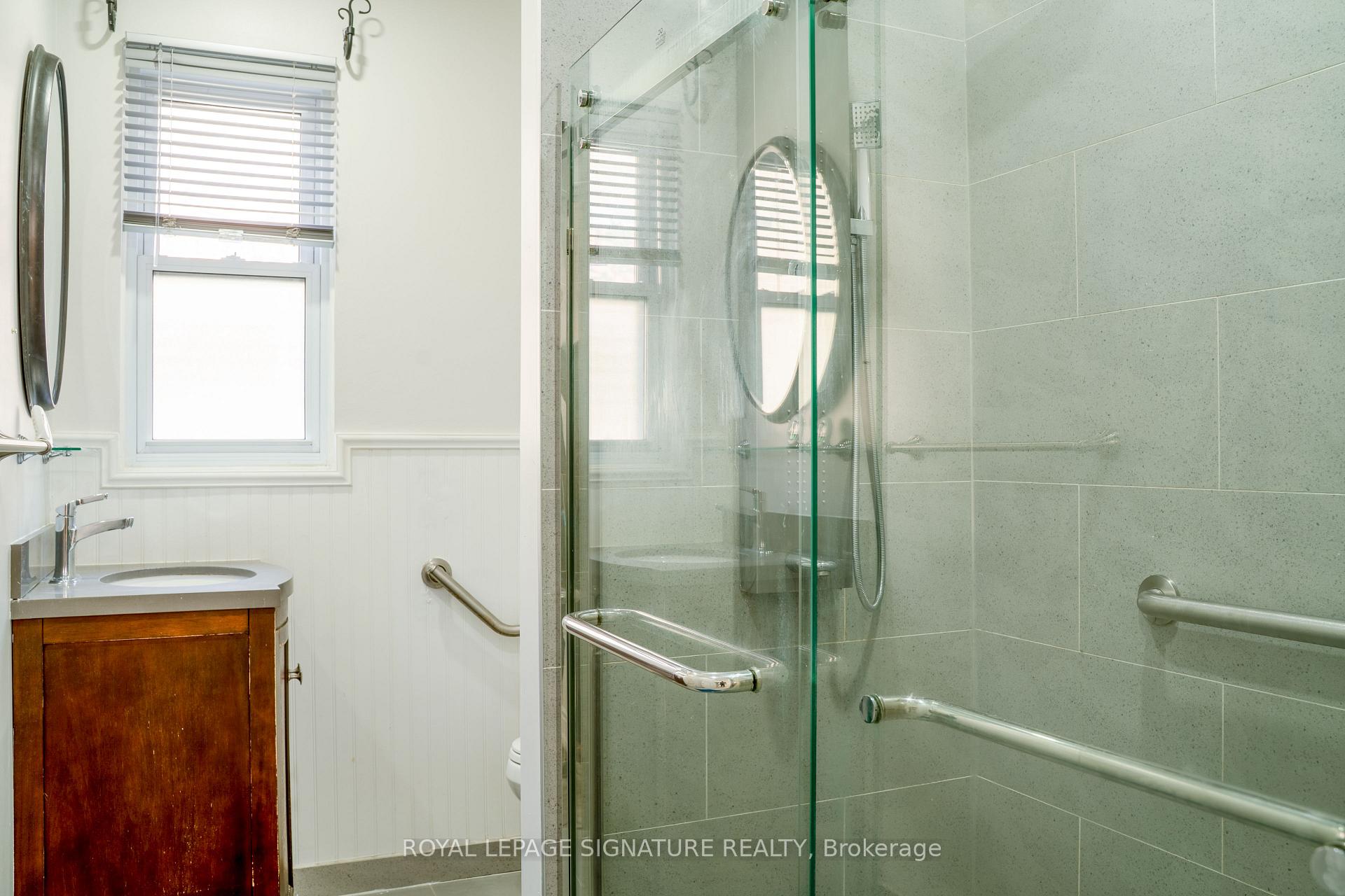 Photo 11 of 42 Kingsview Boulevard, Etobicoke, Kingsview Village-The Westway — HOMEH