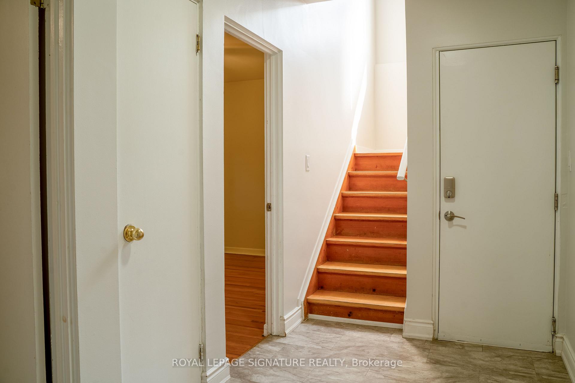 Photo 12 of 42 Kingsview Boulevard, Etobicoke, Kingsview Village-The Westway — HOMEH