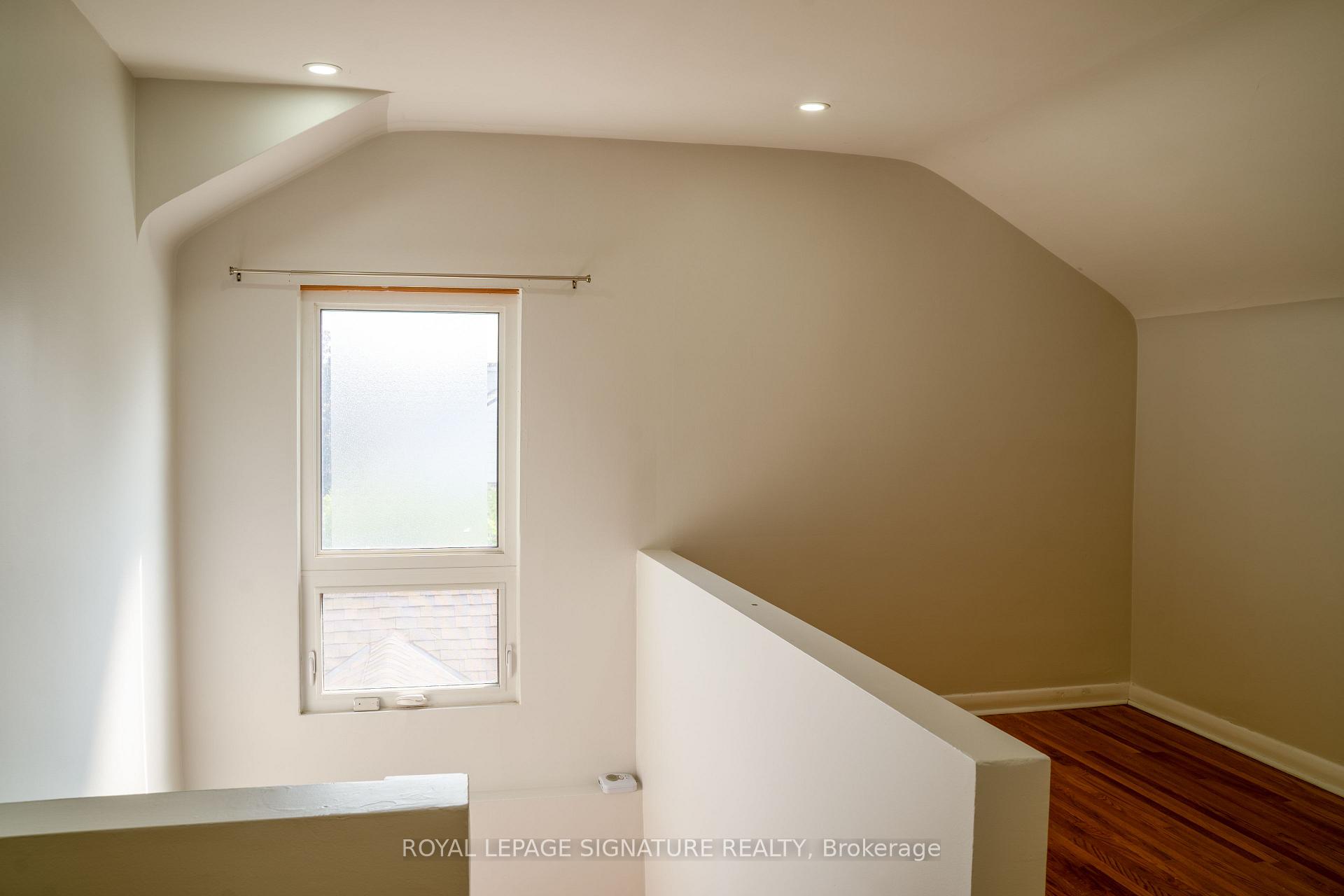 Photo 13 of 42 Kingsview Boulevard, Etobicoke, Kingsview Village-The Westway — HOMEH