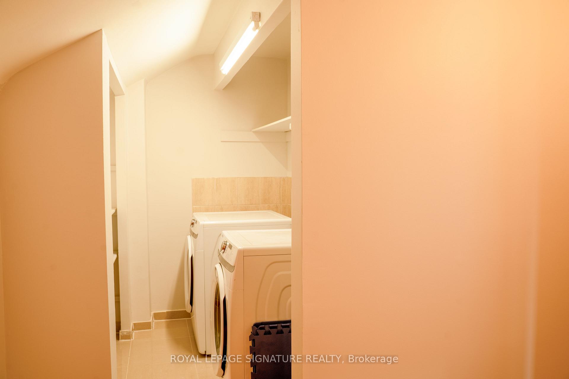 Photo 17 of 42 Kingsview Boulevard, Etobicoke, Kingsview Village-The Westway — HOMEH