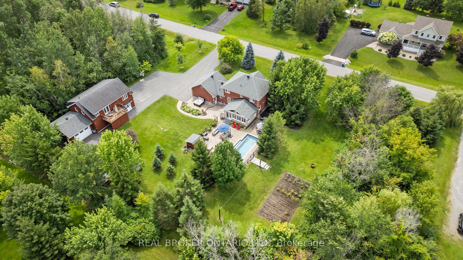 Photo 2 of 27 Garrison Drive, North Grenville, North Grenville Twp (Kemptville South) — HOMEH