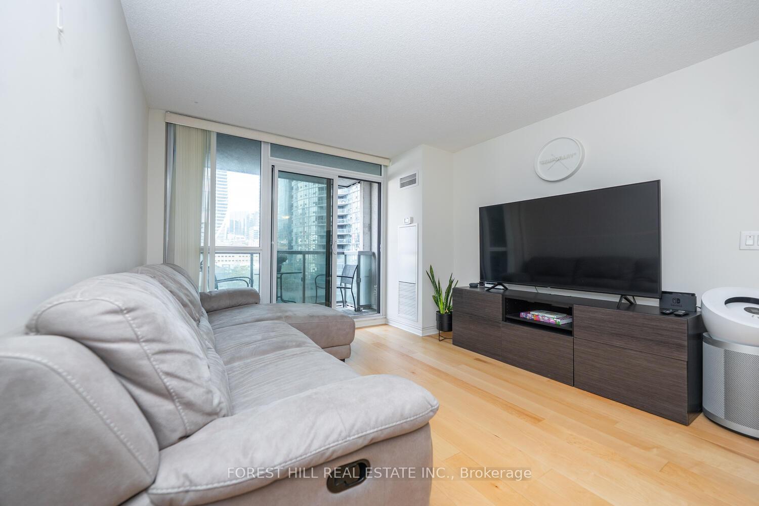 Photo 7 of Unit 1120, 25 Lower Simcoe Street, Toronto, Waterfront Communities — HOMEH