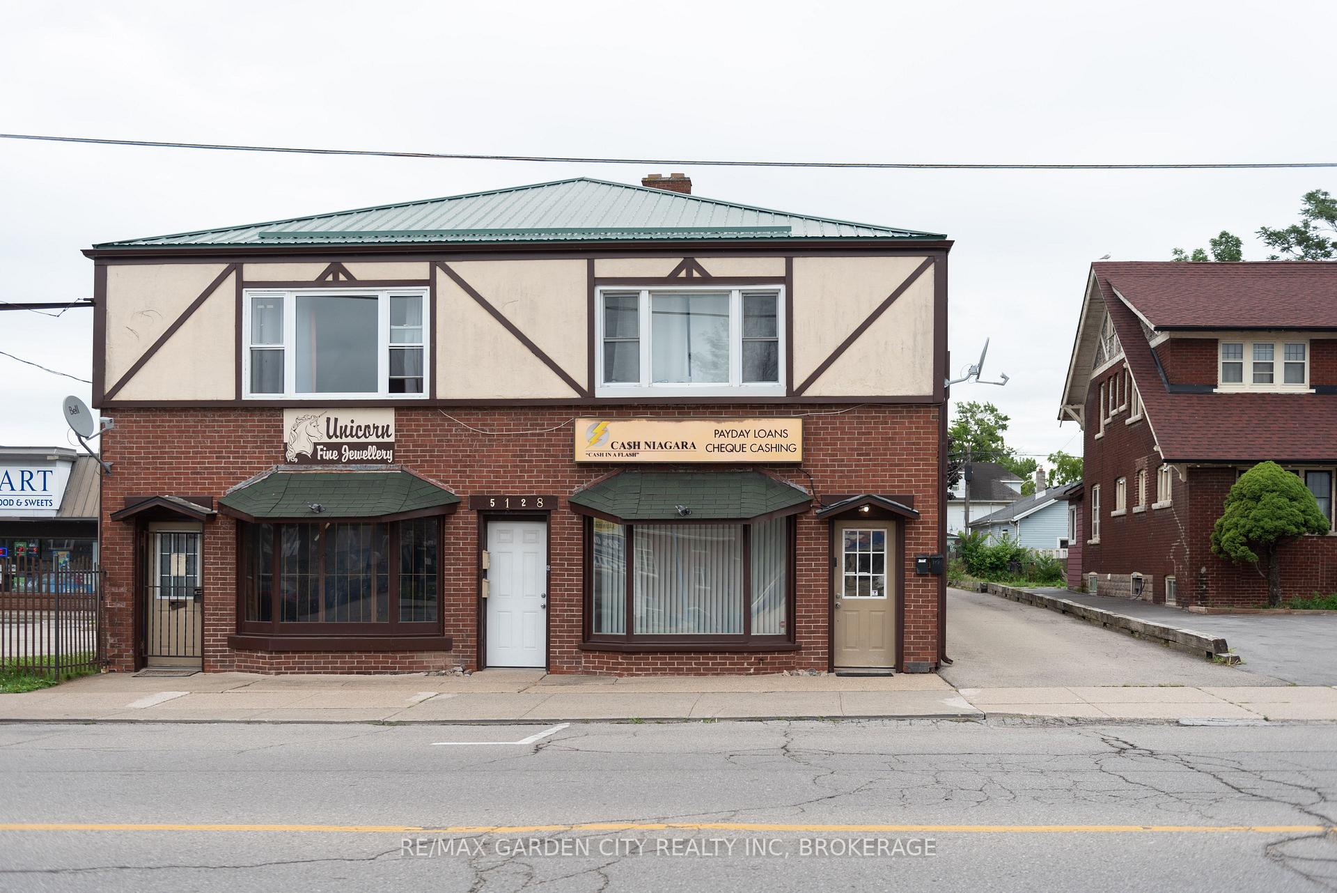 Front of Unit 6, 5126 Victoria Avenue