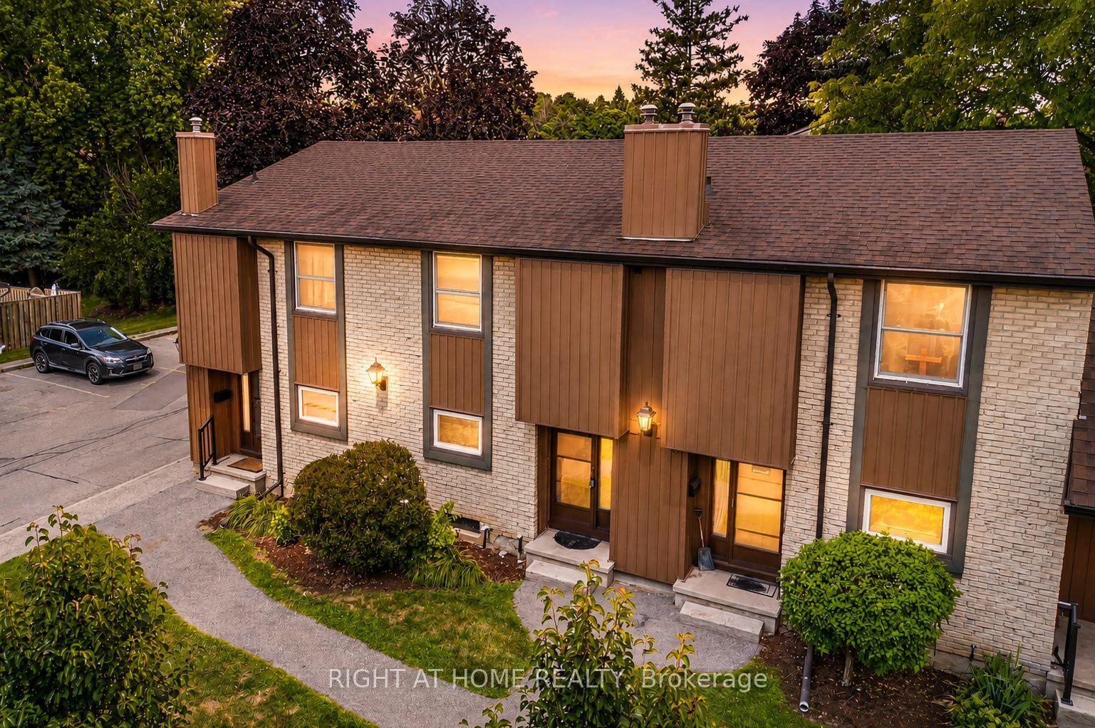 Front of Unit 11, 215 Glamis Road