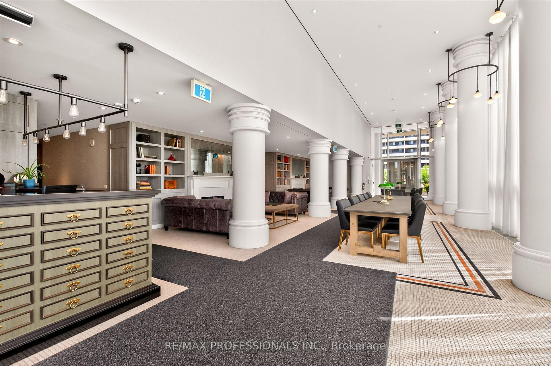 Photo 5 of Unit 1102, 33 Helendale Avenue, Toronto, Yonge-Eglinton — HOMEH