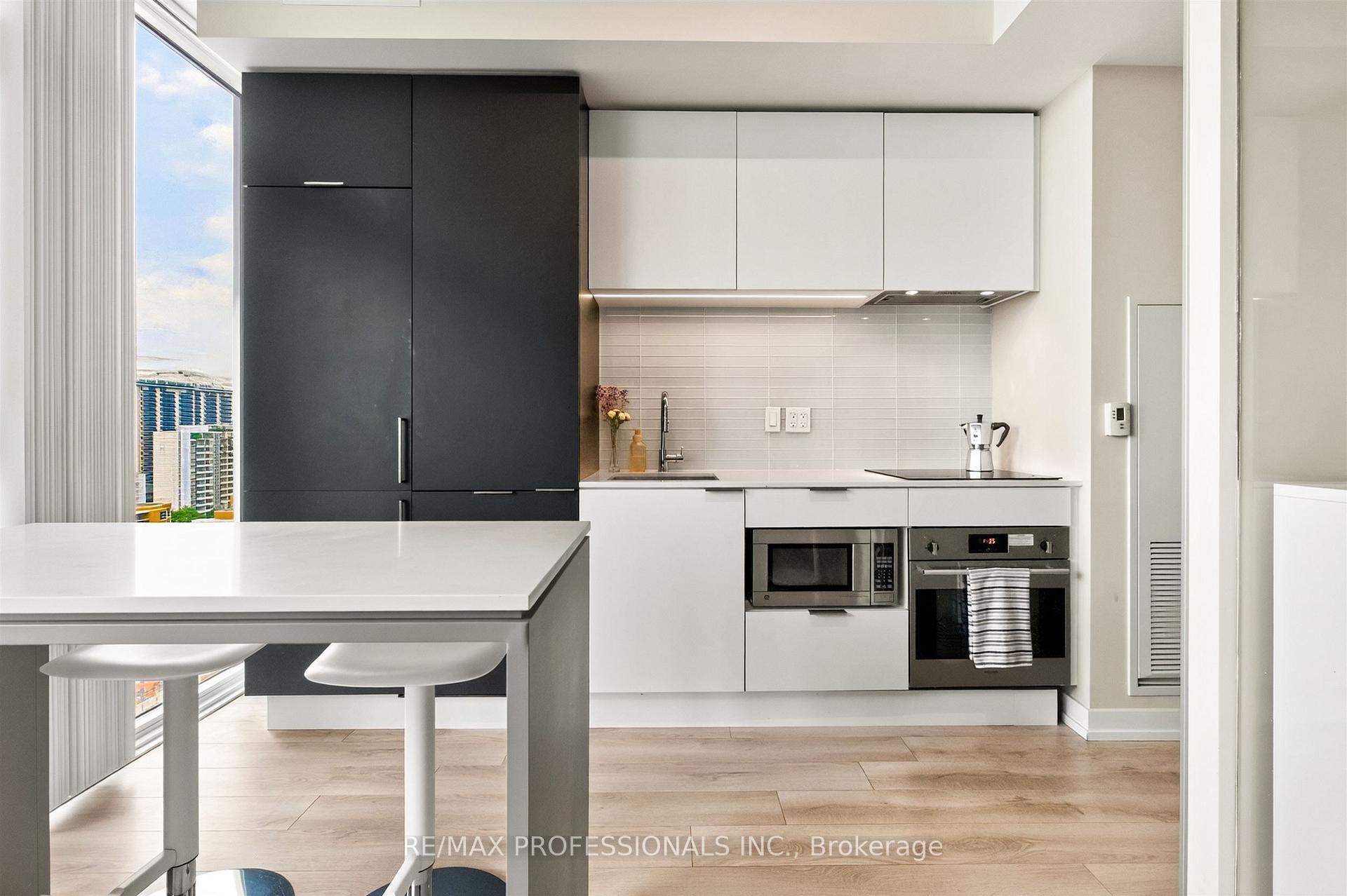Photo 12 of Unit 1102, 33 Helendale Avenue, Toronto, Yonge-Eglinton — HOMEH