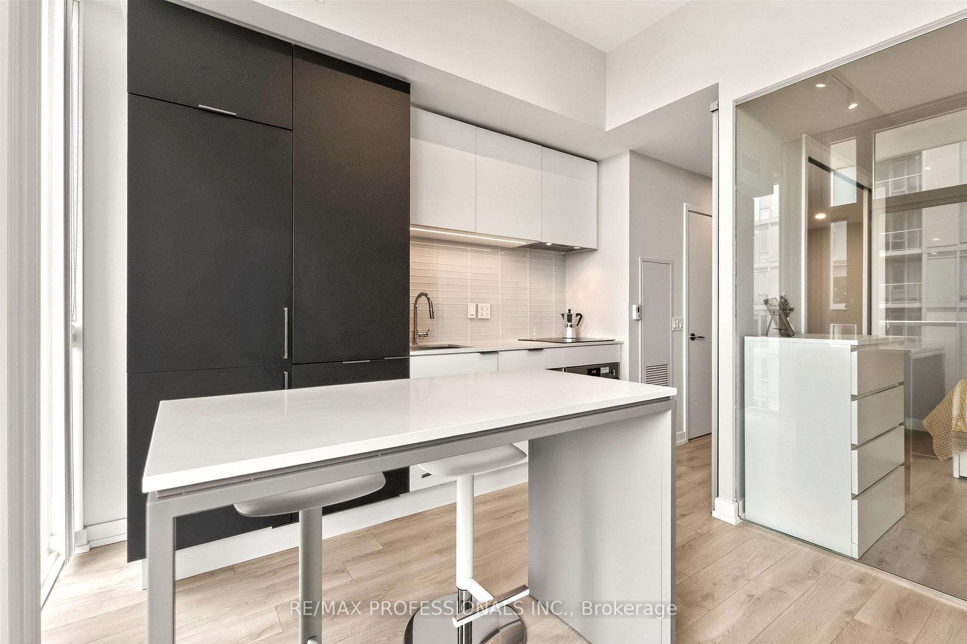 Photo 13 of Unit 1102, 33 Helendale Avenue, Toronto, Yonge-Eglinton — HOMEH