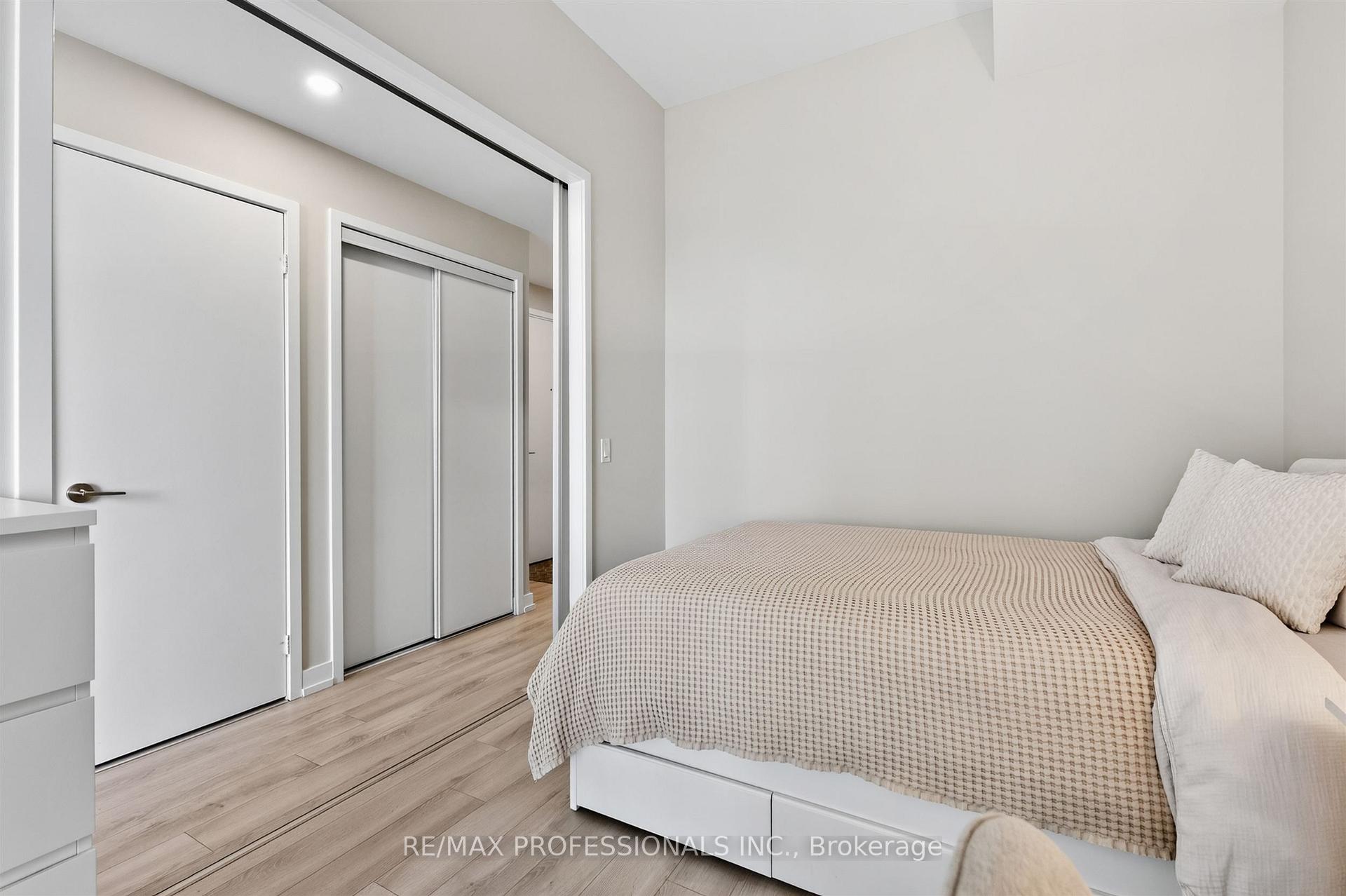 Photo 22 of Unit 1102, 33 Helendale Avenue, Toronto, Yonge-Eglinton — HOMEH