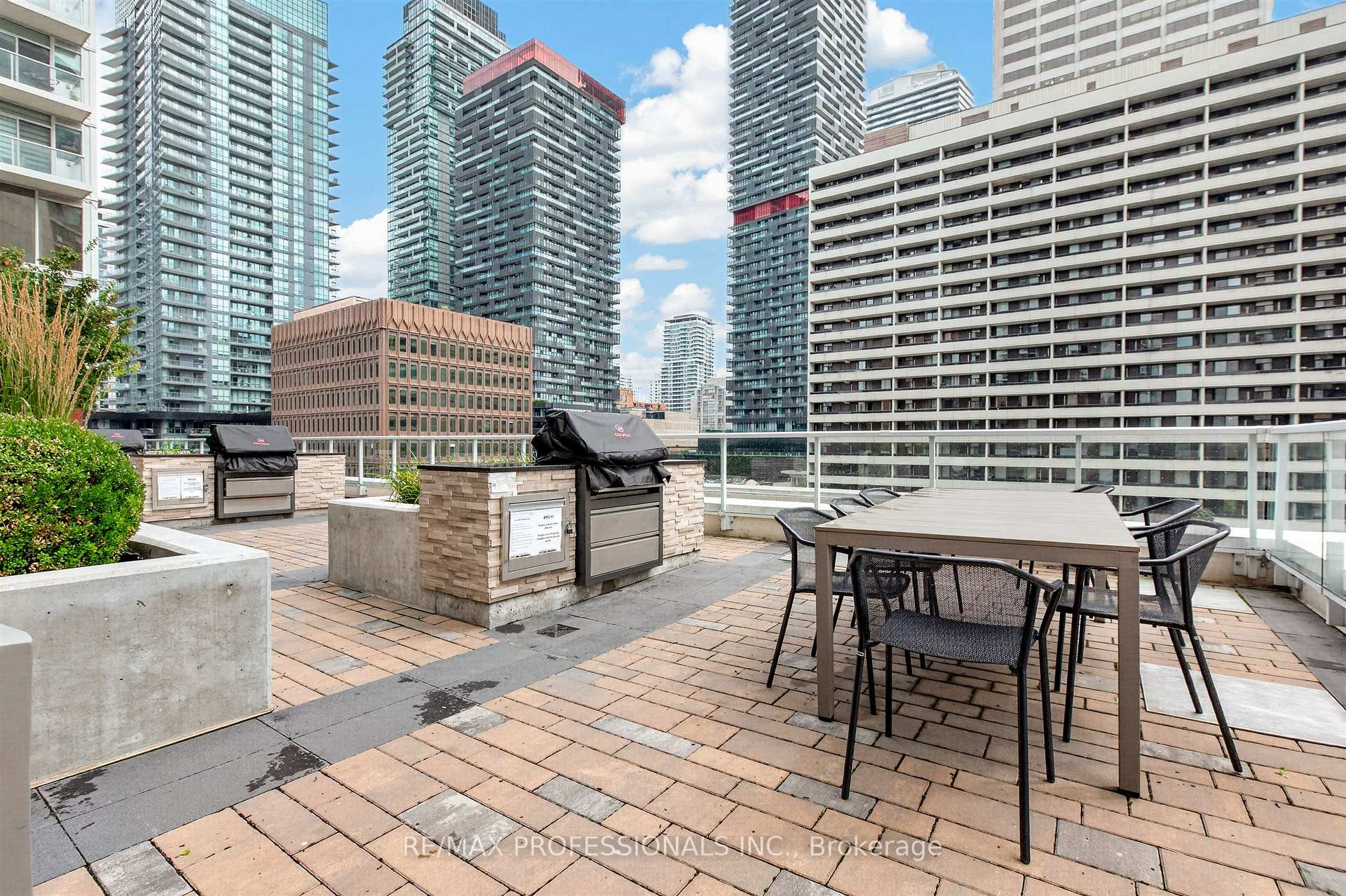 Photo 31 of Unit 1102, 33 Helendale Avenue, Toronto, Yonge-Eglinton — HOMEH