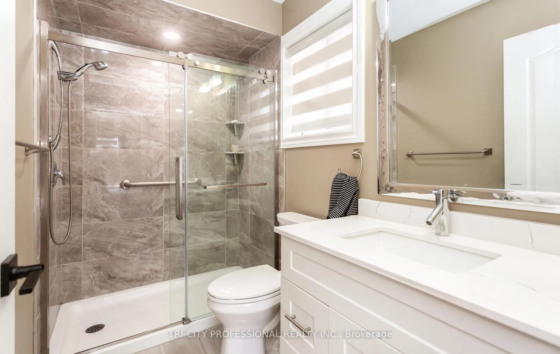 Photo 21 of 18 Trailview Lane, Caledon, Bolton West — HOMEH