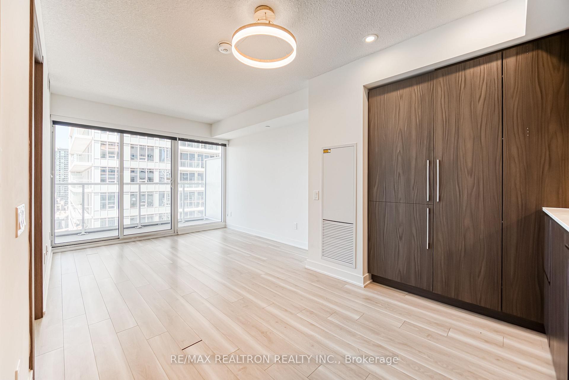 Photo 8 of Unit 2603, 17 Bathurst Street, Toronto, Waterfront Communities — HOMEH