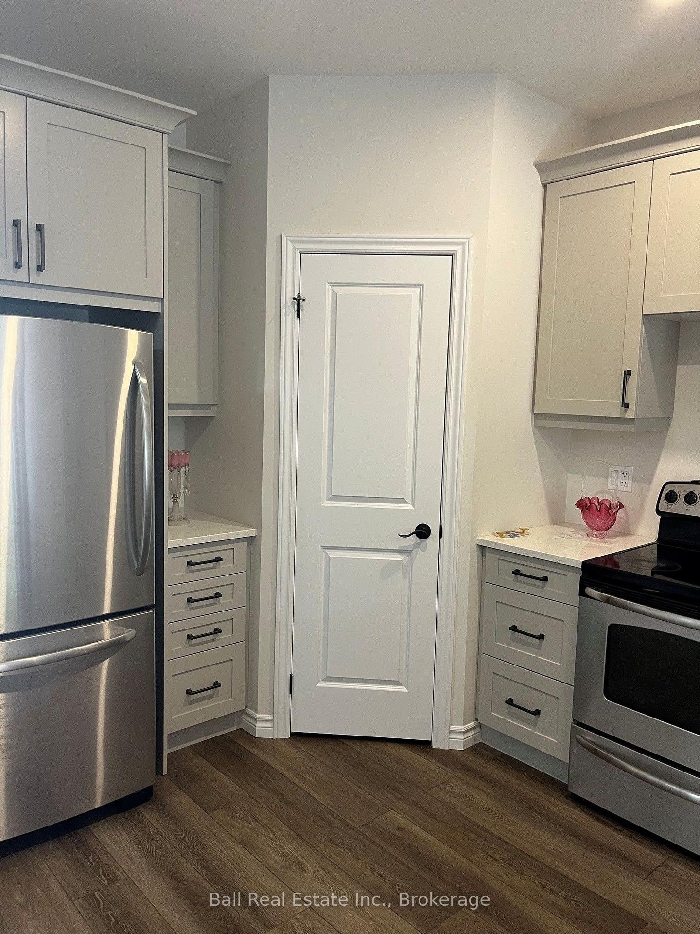 Photo 3 of 13 Carrick Street S, Stirling-Rawdon, Stirling Ward — HOMEH