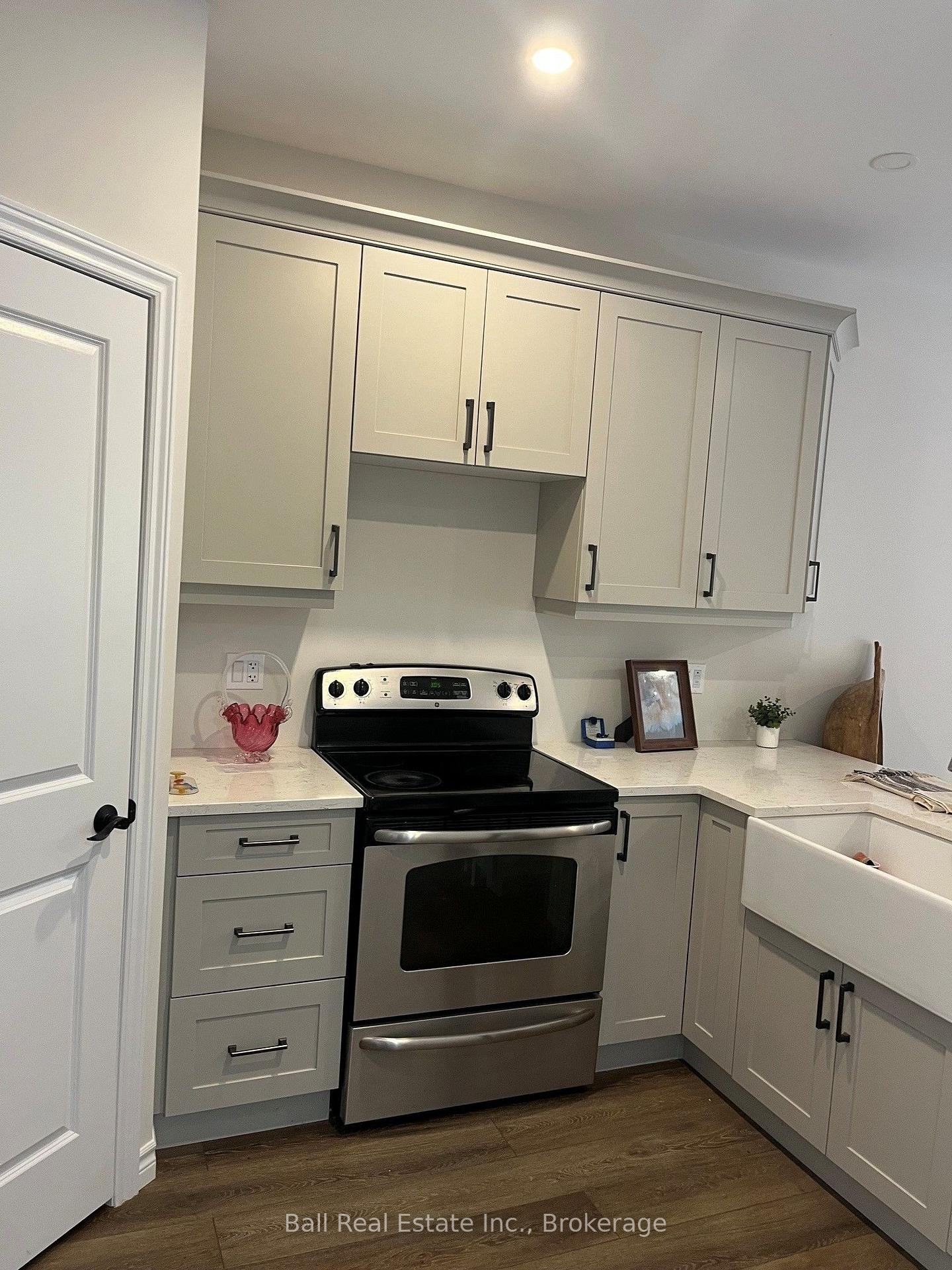 Photo 4 of 13 Carrick Street S, Stirling-Rawdon, Stirling Ward — HOMEH