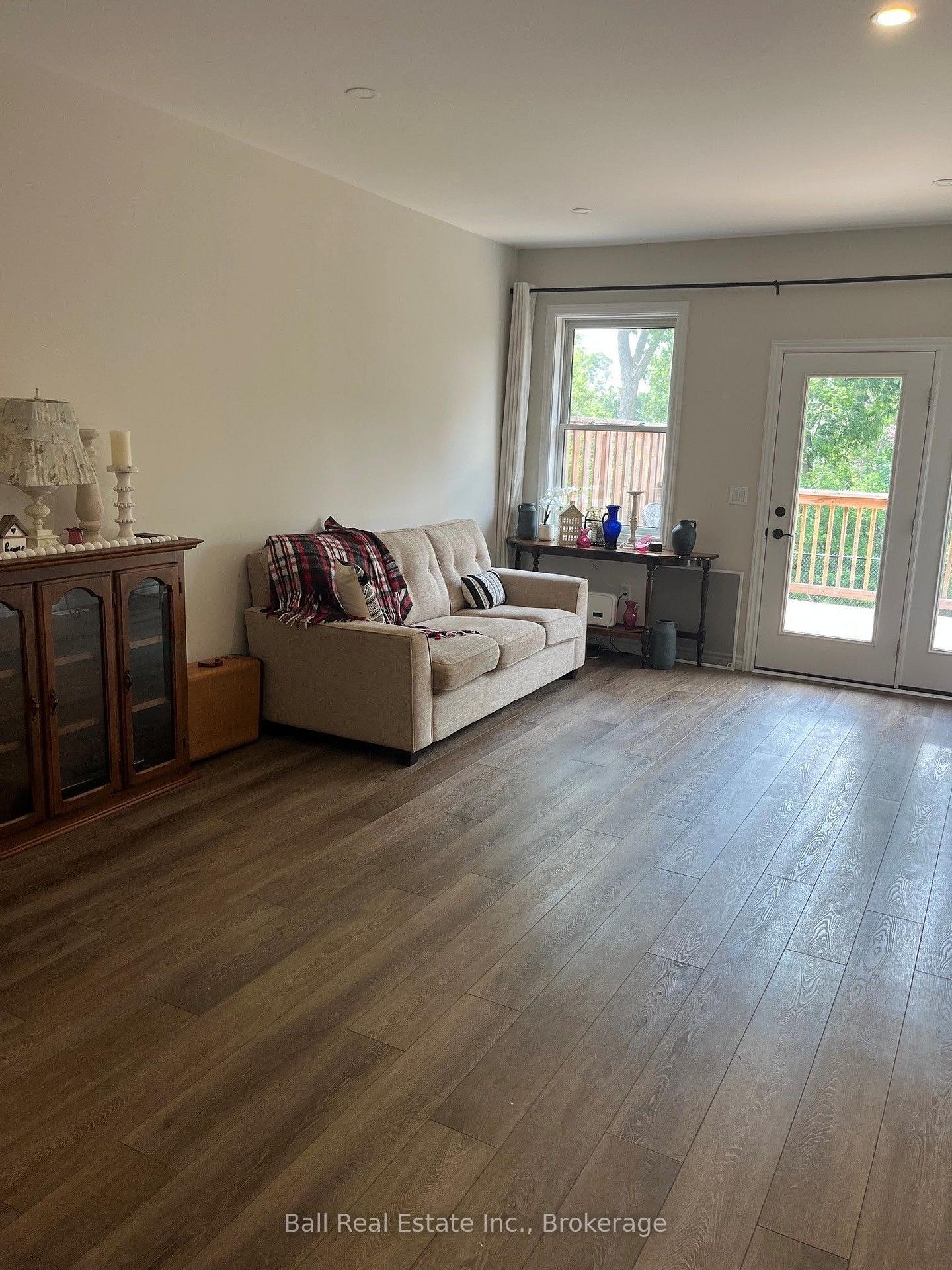 Photo 8 of 13 Carrick Street S, Stirling-Rawdon, Stirling Ward — HOMEH