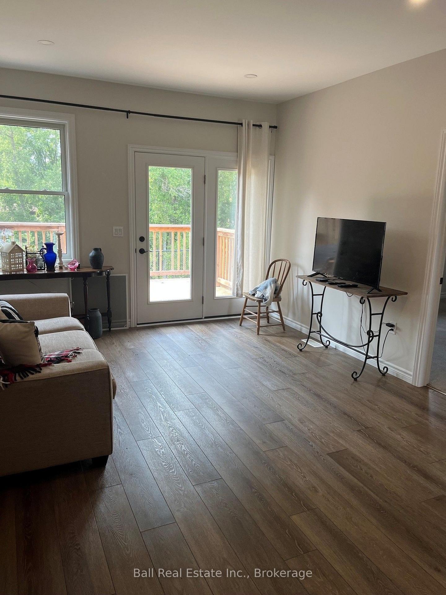 Photo 9 of 13 Carrick Street S, Stirling-Rawdon, Stirling Ward — HOMEH