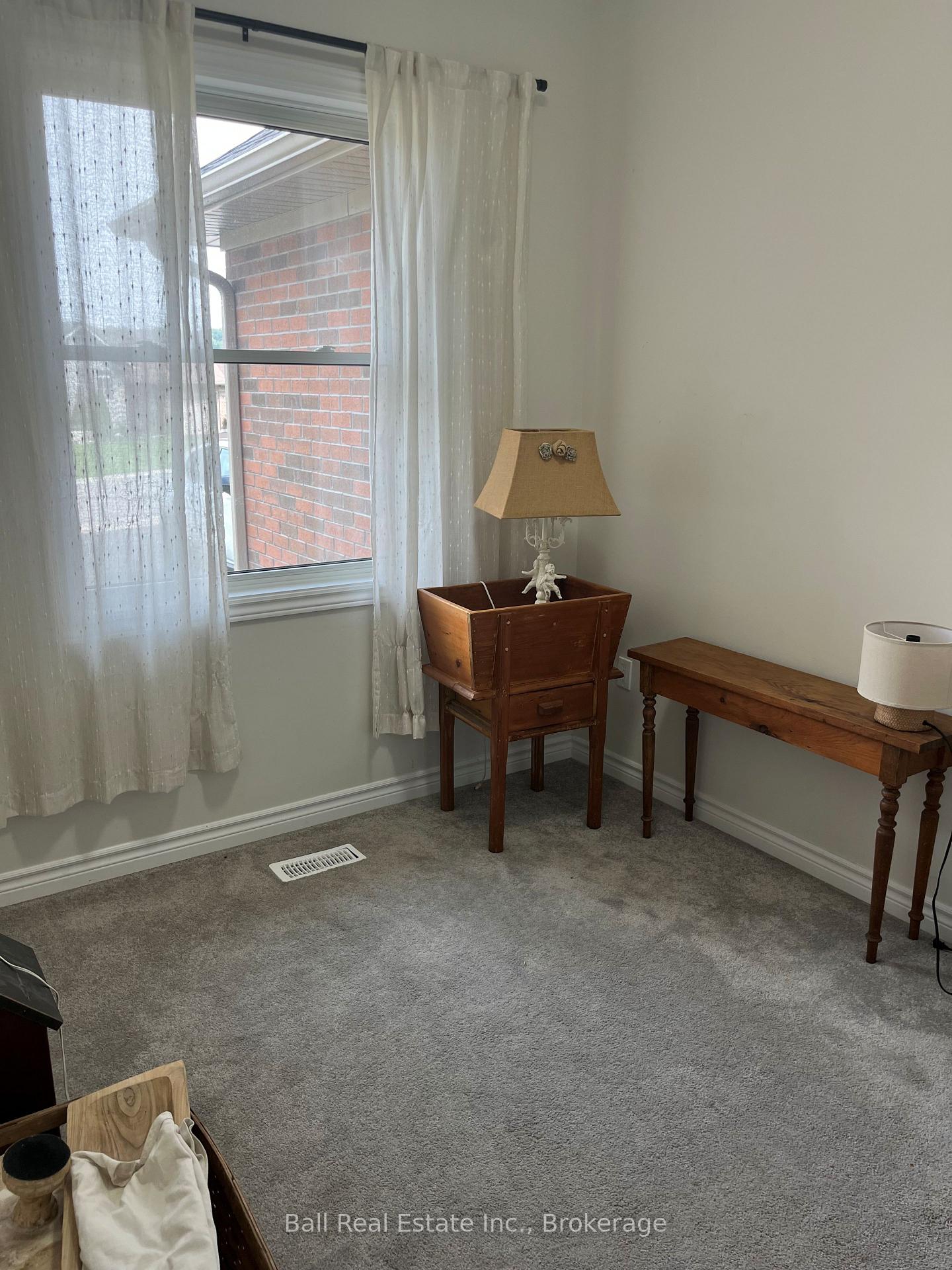 Photo 11 of 13 Carrick Street S, Stirling-Rawdon, Stirling Ward — HOMEH