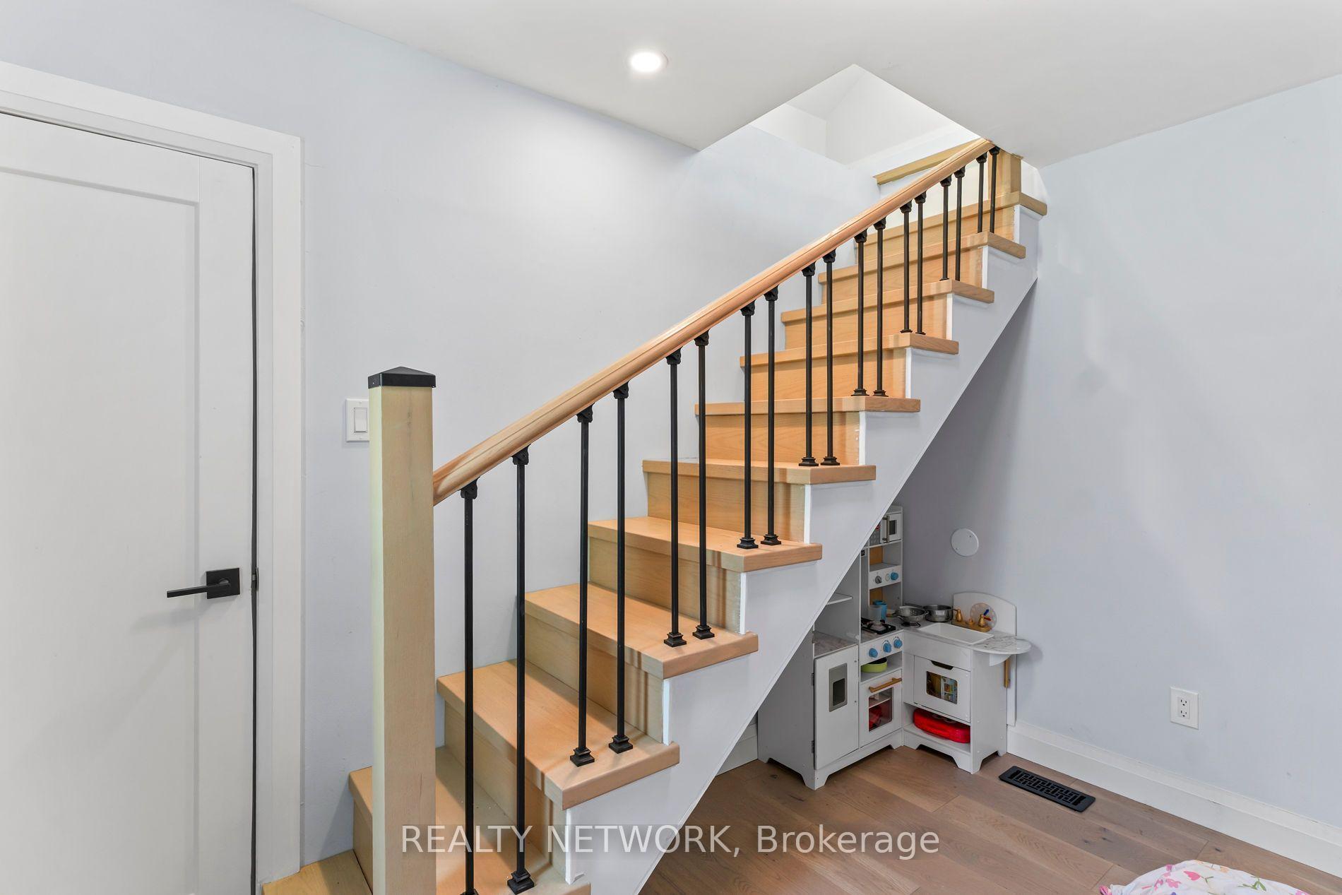 Photo 20 of 197 Crockett Street, Hamilton, Eastmount — HOMEH
