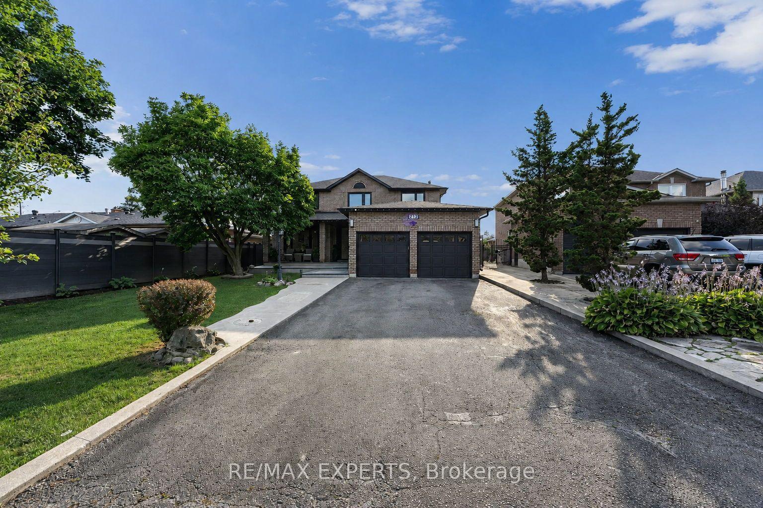 Photo 1 of 212 Bordeaux Drive, Vaughan, East Woodbridge — HOMEH