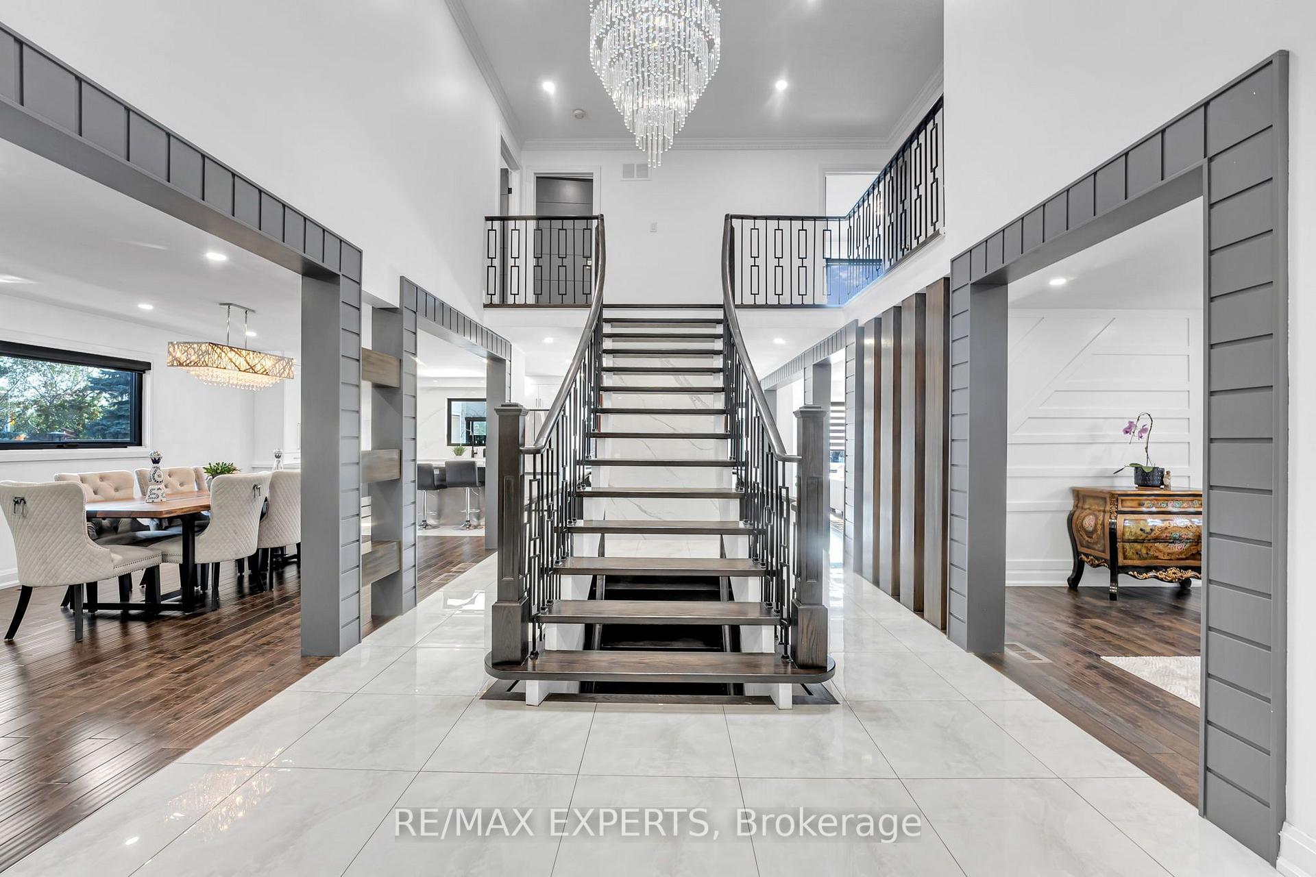 Photo 5 of 212 Bordeaux Drive, Vaughan, East Woodbridge — HOMEH