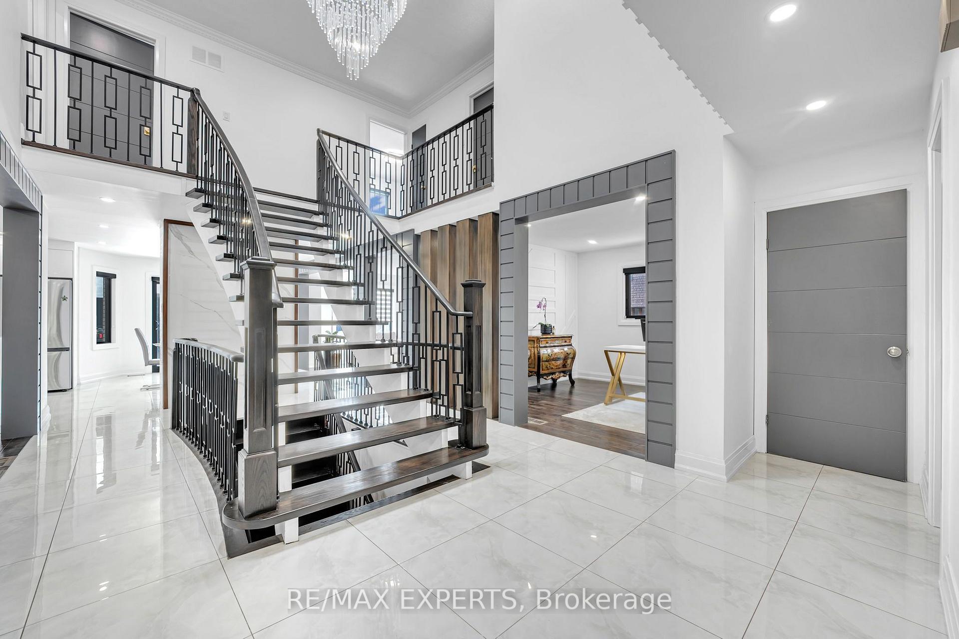 Photo 6 of 212 Bordeaux Drive, Vaughan, East Woodbridge — HOMEH