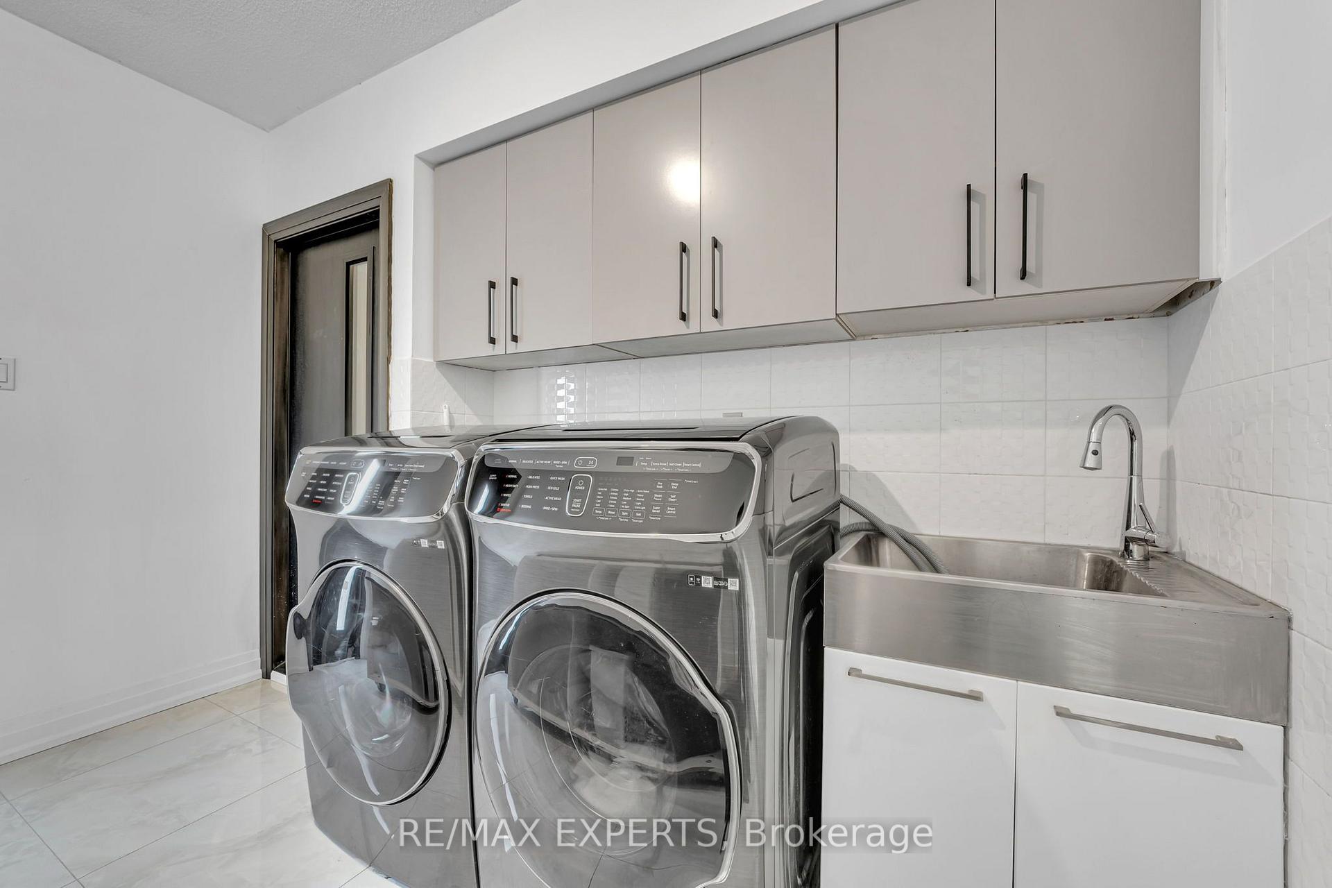Photo 7 of 212 Bordeaux Drive, Vaughan, East Woodbridge — HOMEH