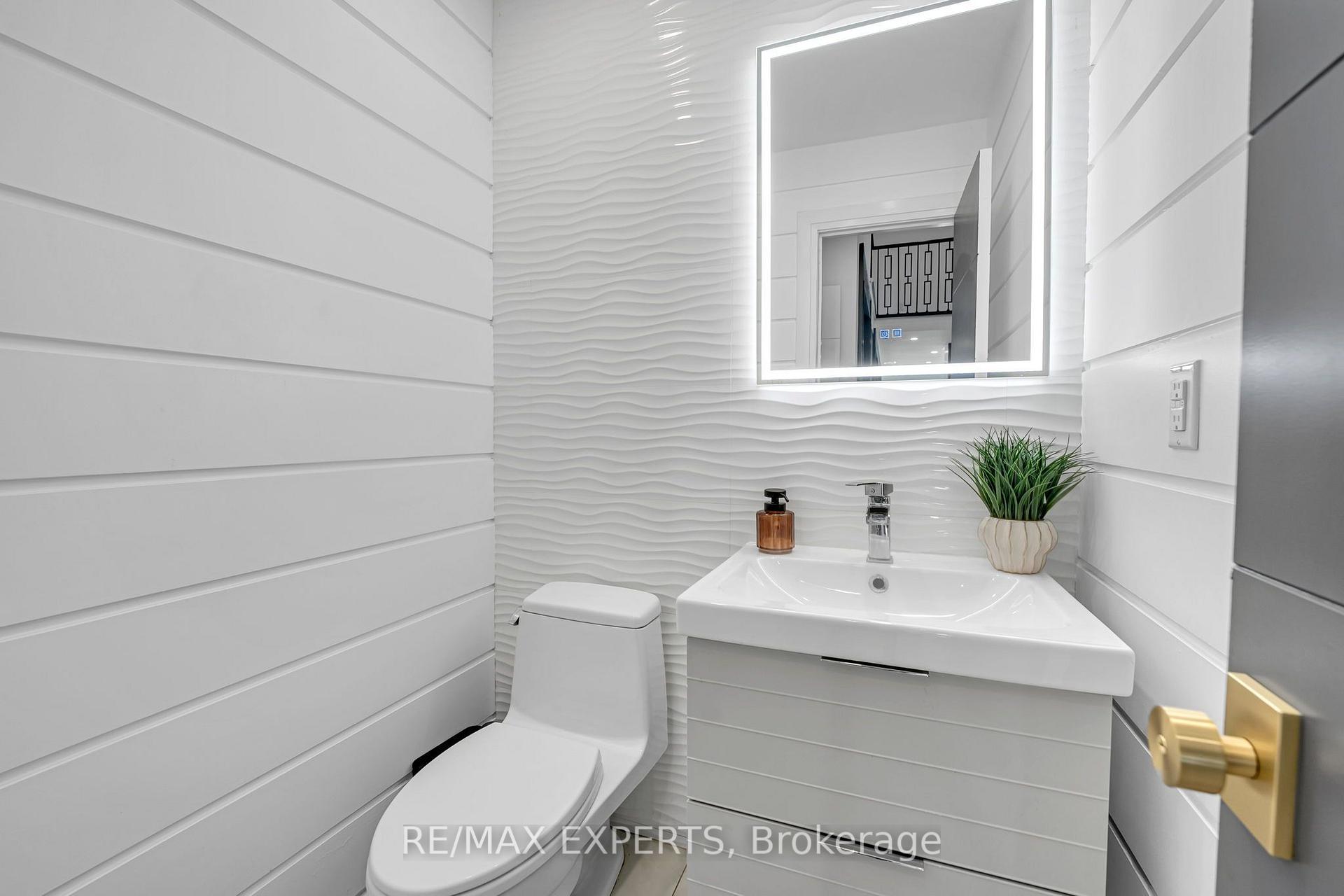 Photo 8 of 212 Bordeaux Drive, Vaughan, East Woodbridge — HOMEH