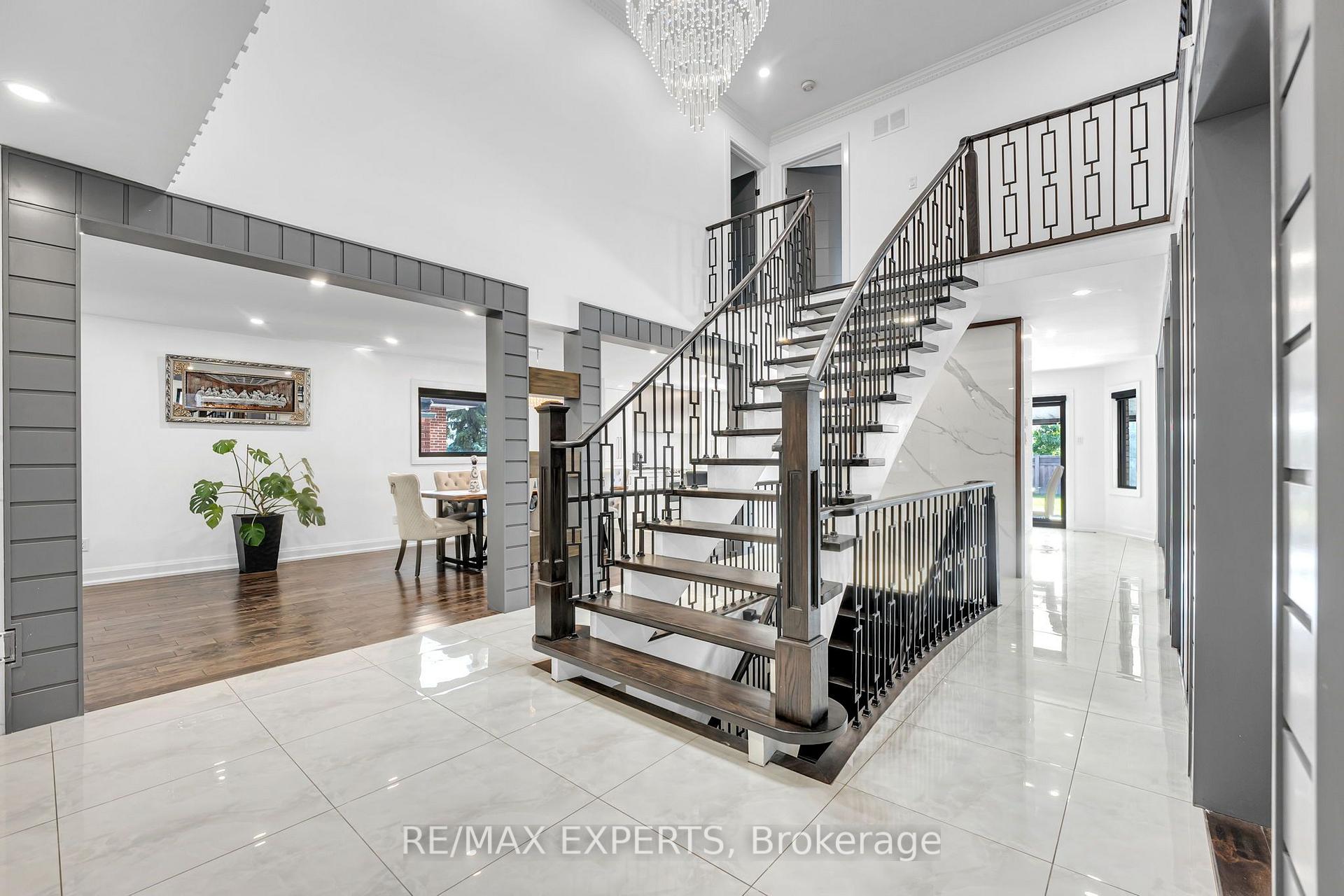 Photo 9 of 212 Bordeaux Drive, Vaughan, East Woodbridge — HOMEH