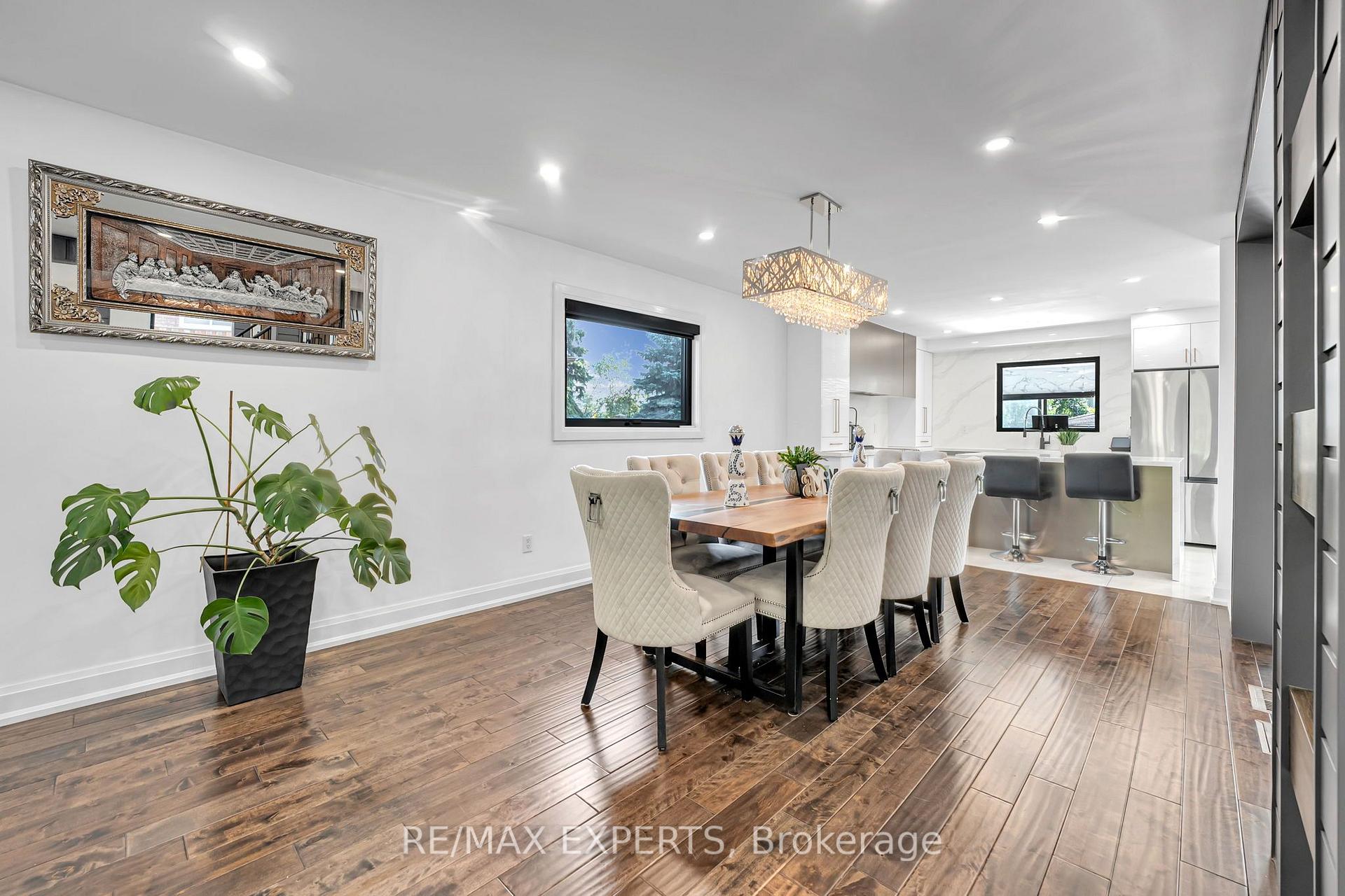 Photo 11 of 212 Bordeaux Drive, Vaughan, East Woodbridge — HOMEH