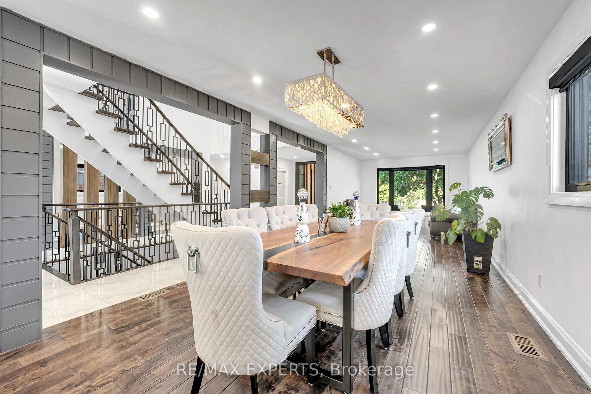 Photo 12 of 212 Bordeaux Drive, Vaughan, East Woodbridge — HOMEH