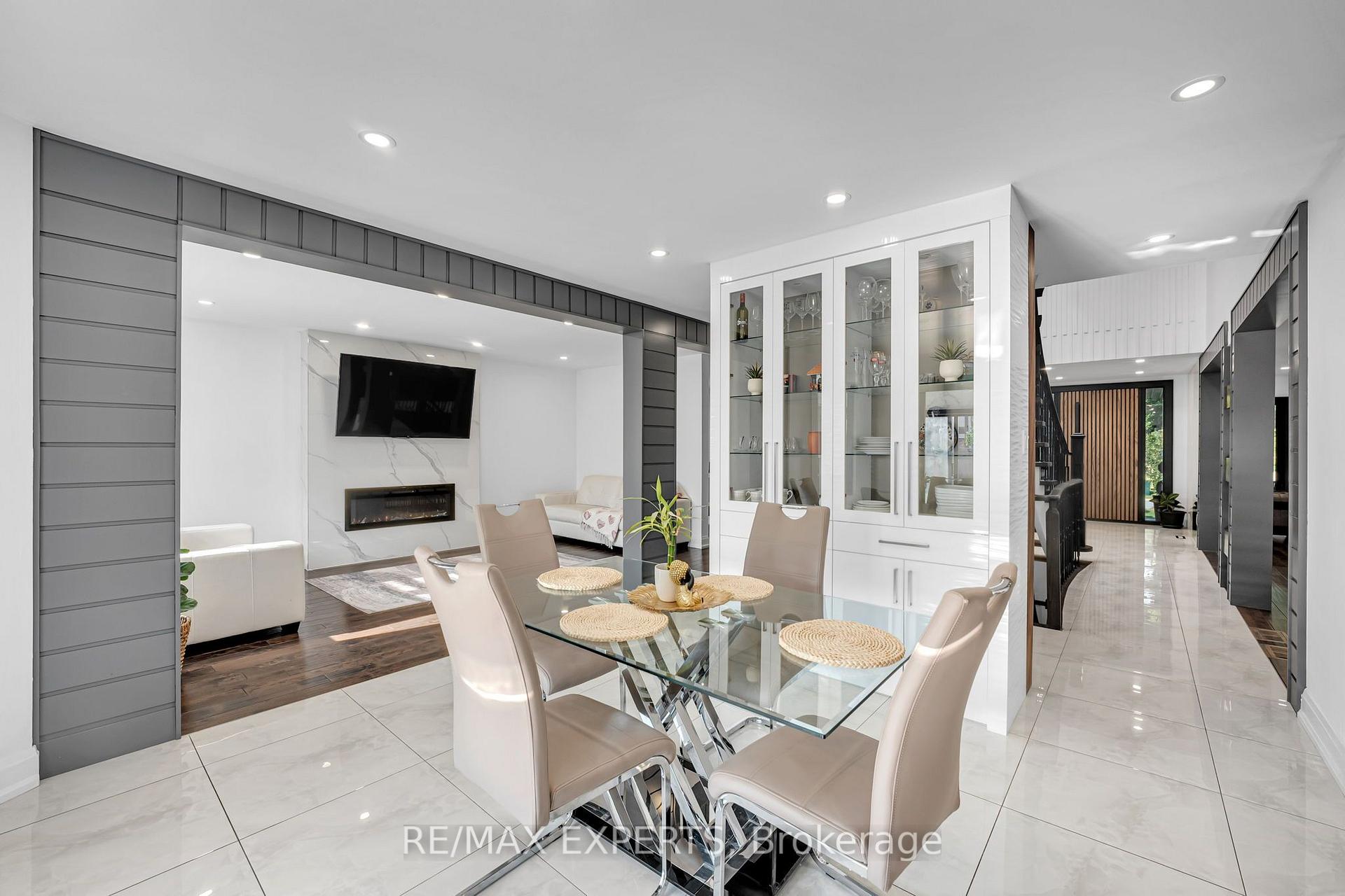 Photo 18 of 212 Bordeaux Drive, Vaughan, East Woodbridge — HOMEH