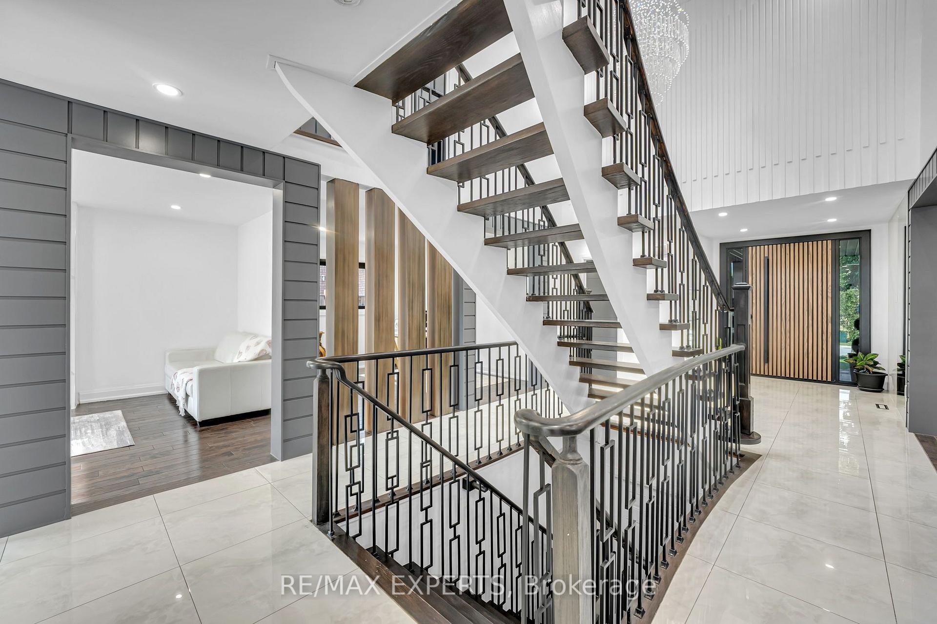 Photo 21 of 212 Bordeaux Drive, Vaughan, East Woodbridge — HOMEH