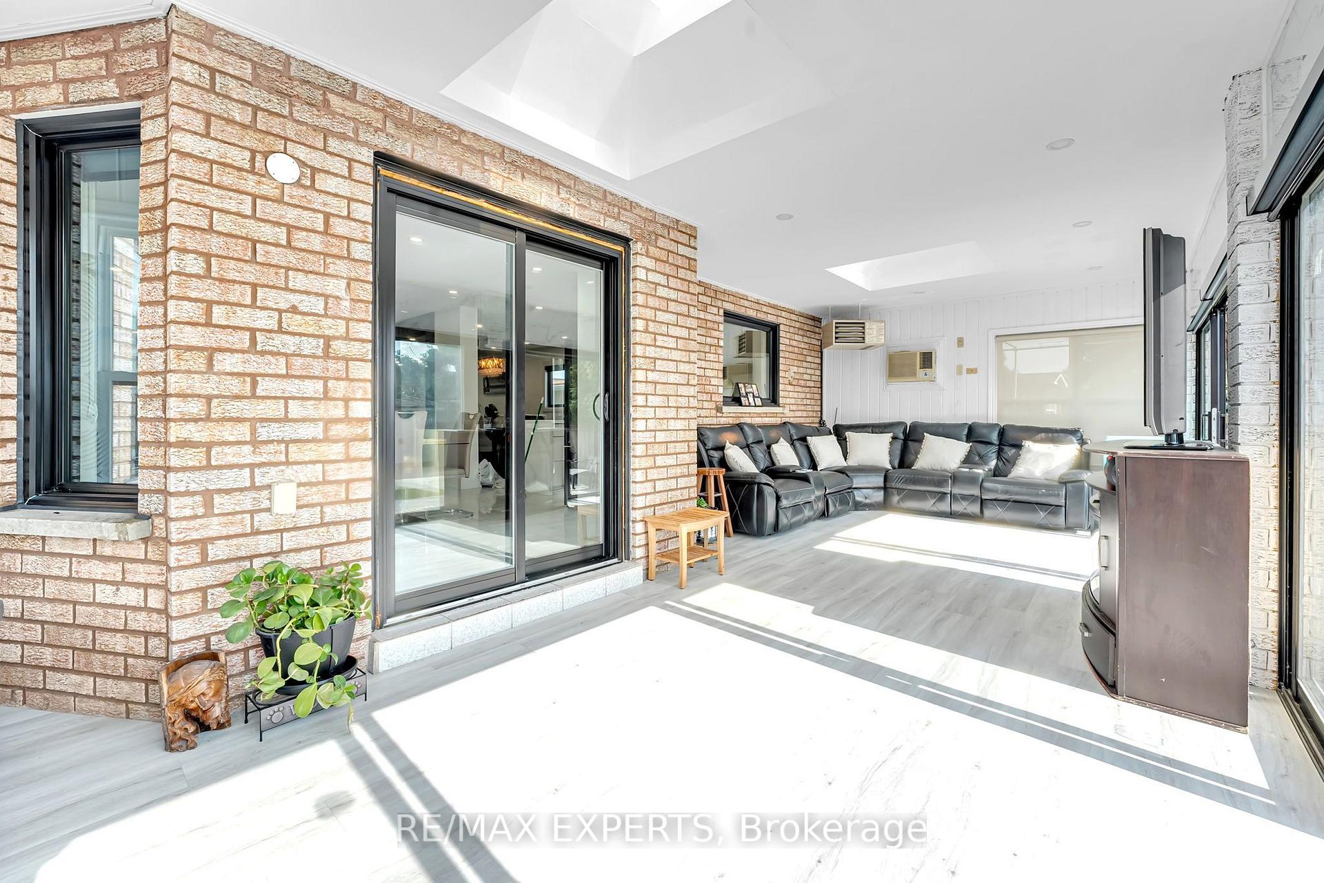 Photo 24 of 212 Bordeaux Drive, Vaughan, East Woodbridge — HOMEH