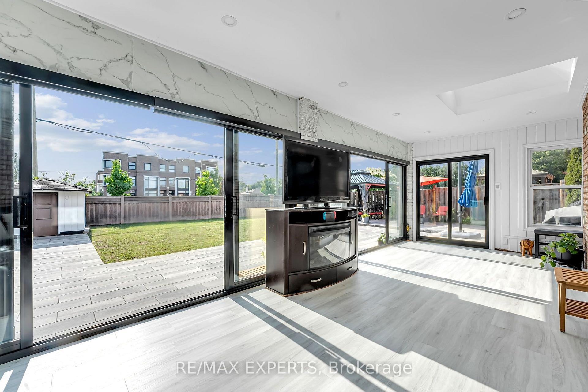 Photo 25 of 212 Bordeaux Drive, Vaughan, East Woodbridge — HOMEH