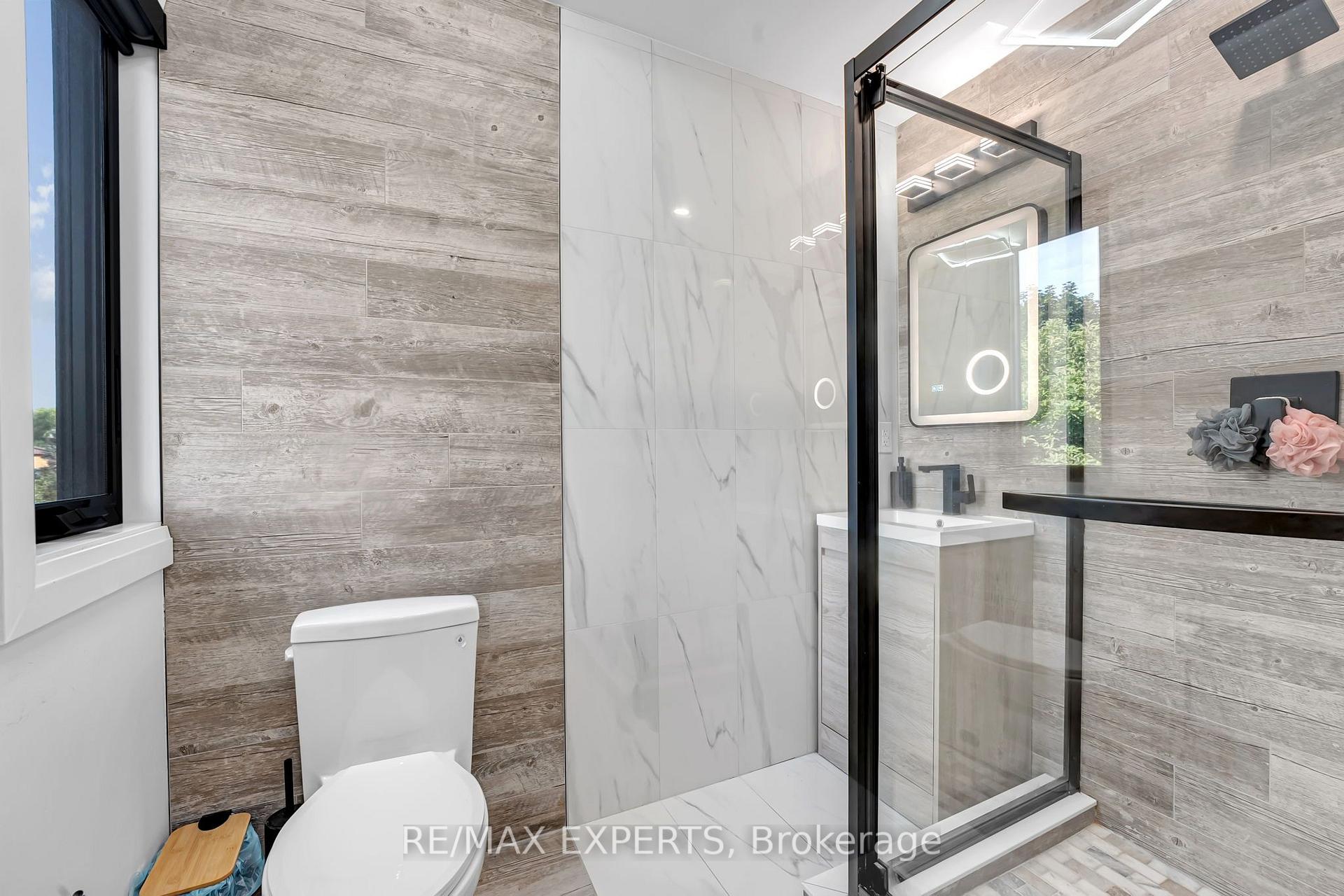 Photo 29 of 212 Bordeaux Drive, Vaughan, East Woodbridge — HOMEH