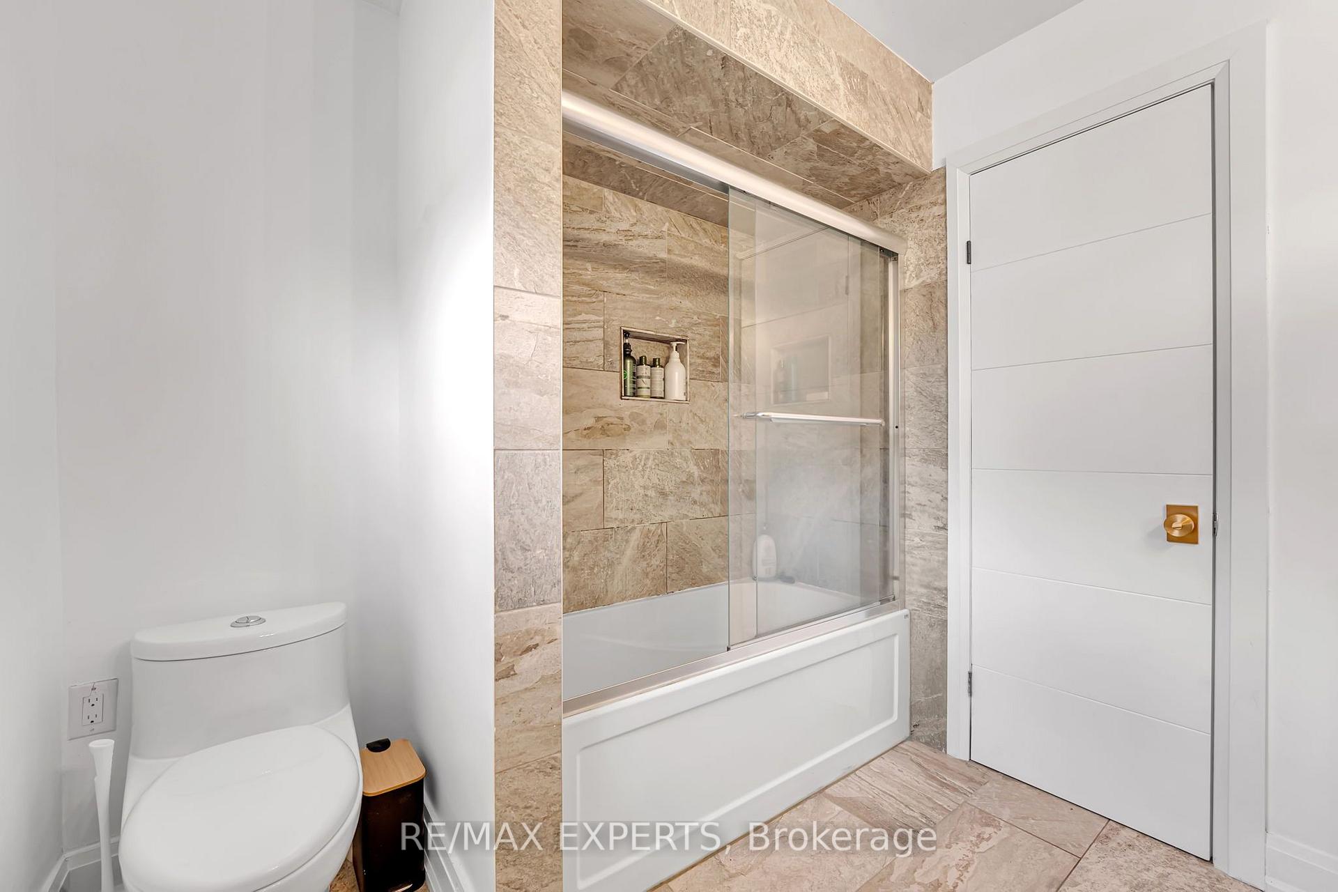 Photo 32 of 212 Bordeaux Drive, Vaughan, East Woodbridge — HOMEH