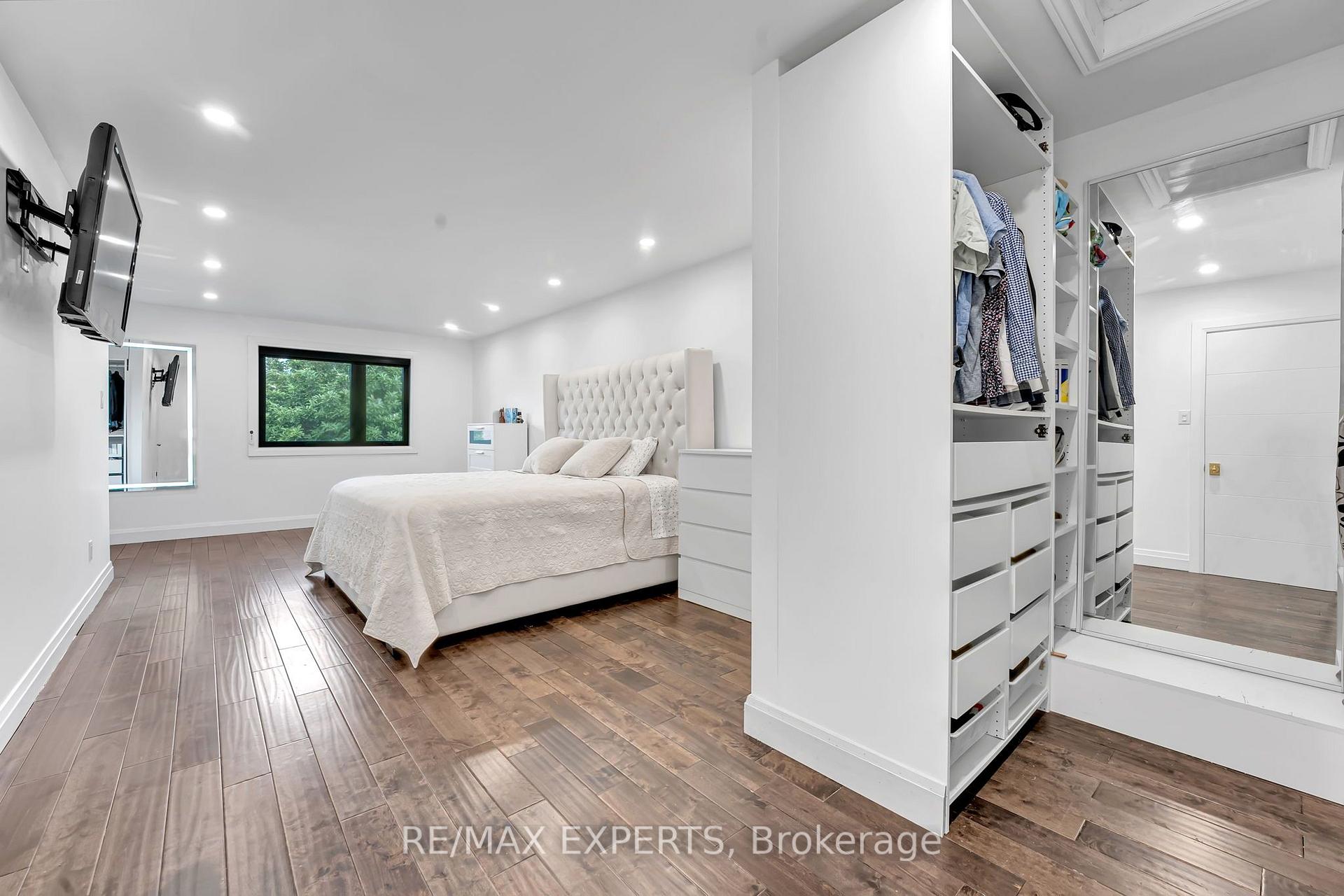 Photo 33 of 212 Bordeaux Drive, Vaughan, East Woodbridge — HOMEH