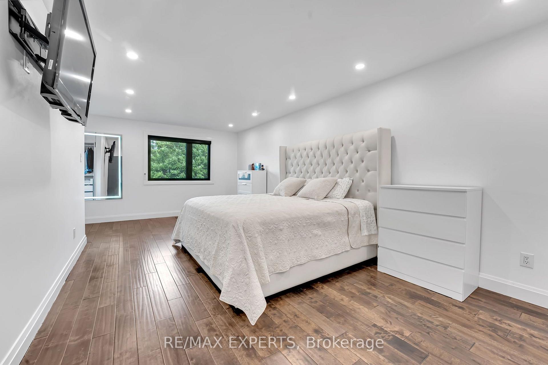 Photo 34 of 212 Bordeaux Drive, Vaughan, East Woodbridge — HOMEH