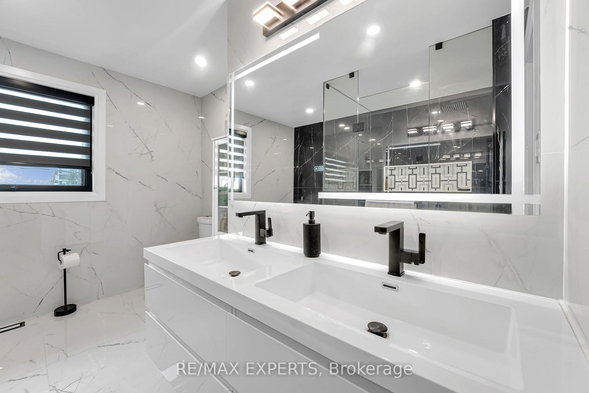 Photo 37 of 212 Bordeaux Drive, Vaughan, East Woodbridge — HOMEH