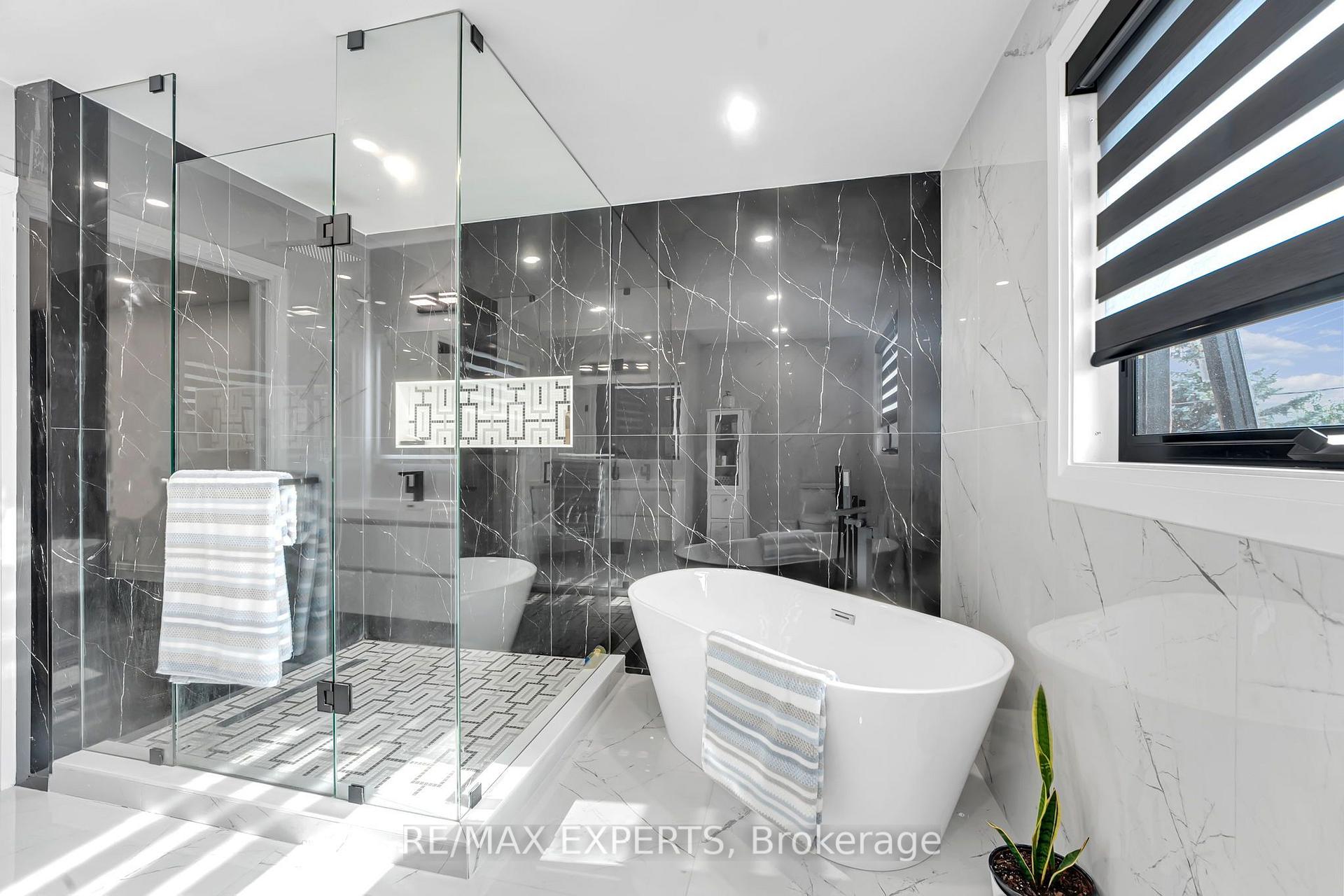 Photo 38 of 212 Bordeaux Drive, Vaughan, East Woodbridge — HOMEH