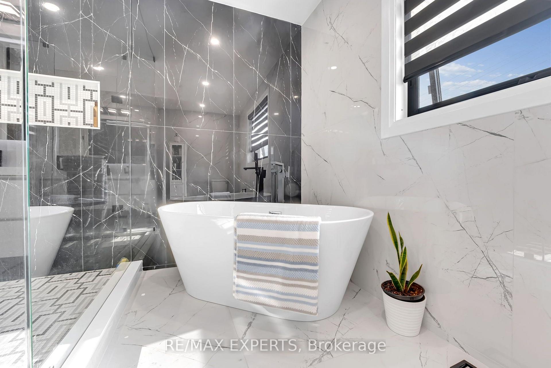Photo 39 of 212 Bordeaux Drive, Vaughan, East Woodbridge — HOMEH